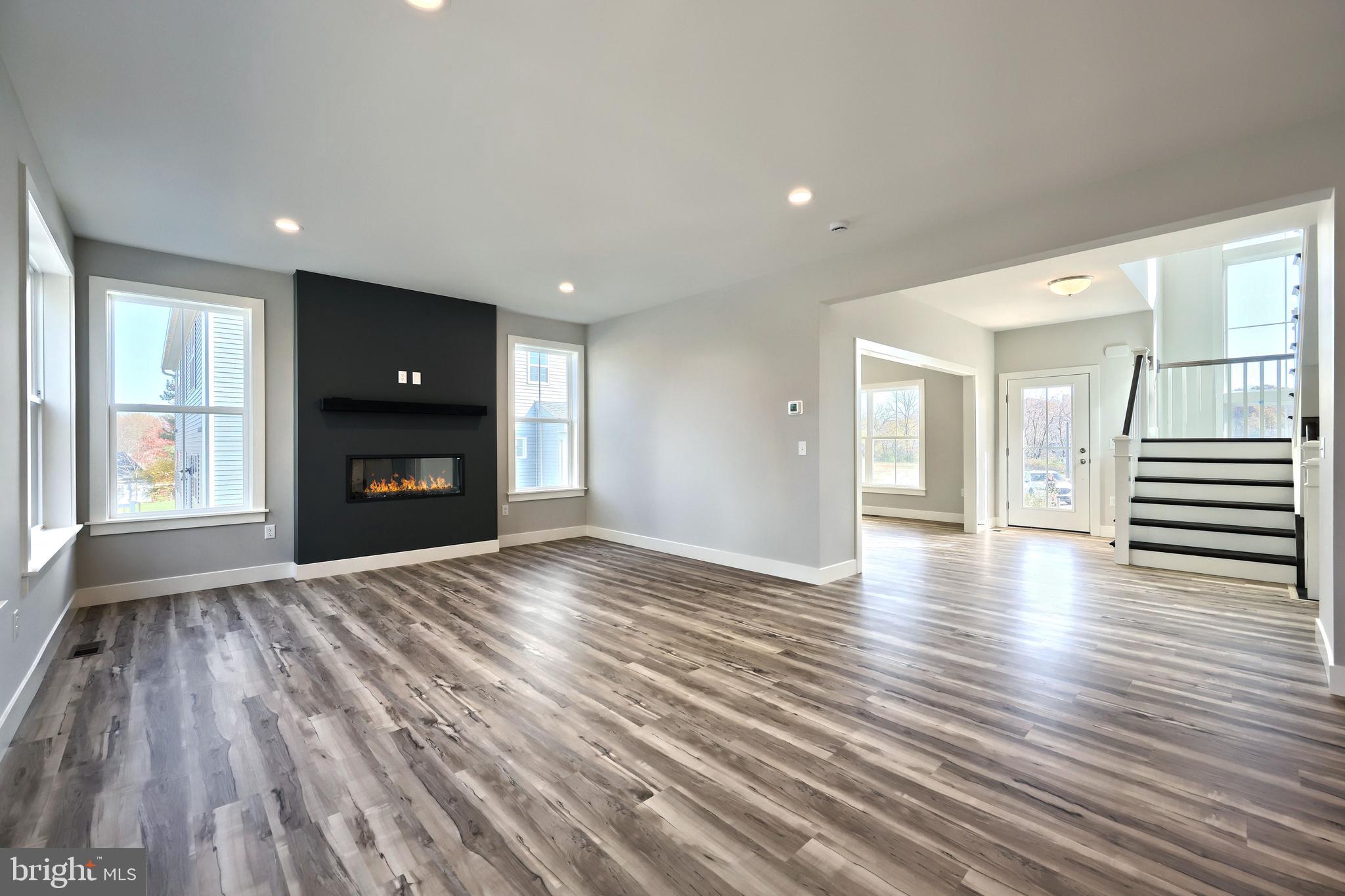 WALTON HILL - Residential