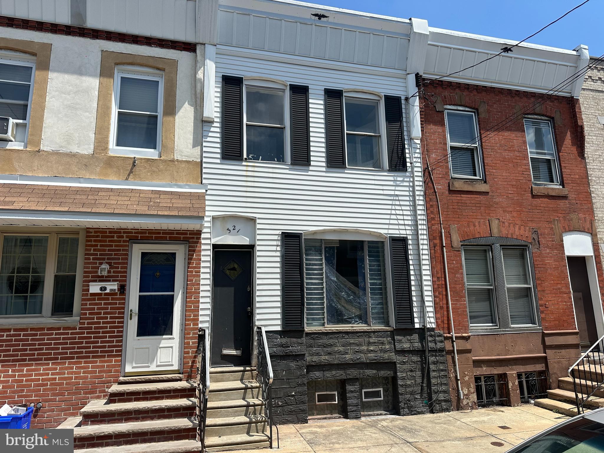 INVESTOR ALERT  !!!! COMPS  335-360 K IN THE IMMEDIATE AREA - FLIP THIS HOUSE !!

CONTRACTORS  !!!PAY YOURSELF FOR YOUR OWN WORK  !!! 

Great opportunity to own this interior townhome in Pennsport area . Priced below market , some great sweat equity built in for your next rental or starter home ! 
Front siding , foyer entry . Living room dining room combo with vinyl flooring, ceiling tiles . Kitchen with gas cooking range , refrigerator, exit to rear cement yard with cinder block walls . Powder room off kitchen . Unfinished basement for storage . Gas hot water heater , newer forced hot air heater . Some newer sections of main drain . 2nd Fl has rear bedroom  1 with vinyl flooring. Hall bathroom. Middle bedroom  2 with vinyl flooring. Primary bedroom  with vinyl flooring and closets. Hall linen closet . Minutes from 3rd and Snyder, close and convenient to shopping and public transportation, center city , airport and NJ . Some elbow grease will go a long way . Contact us today for a personal tour .