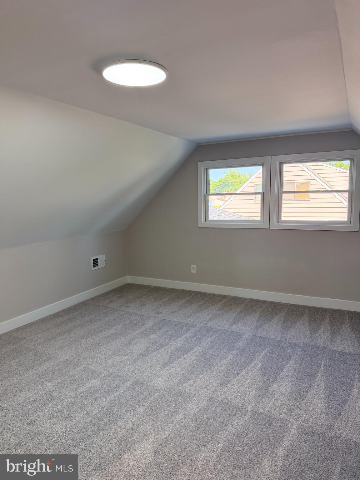 TWIN OAKS - Residential