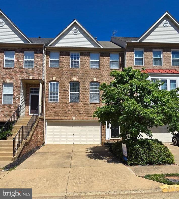 BEAUTIFUL 3 BED, 2 1/2 BATH HOME, OPEN FLOOR PLAN, HARDWOOD FLRS (2019), GRANIT TOPS (2019),  CARPRT IN THE BASEMENT, APPLIANCES (2019) , CERMIC TILES IN ALL BATHS (2019), CROWN MOLDING,LARGE KITCHEWITH ISLAND,BUILT-IN ENT NOOK,GAS FP,DUAL SINKS MASTER BATH,SOAKING TUB, SEP SHOWER,VAULTED CEILING,LARGE REC ROOM,RECESSED LIGHTING,DECK,FENCED YARD,2 CAR GARAGE.