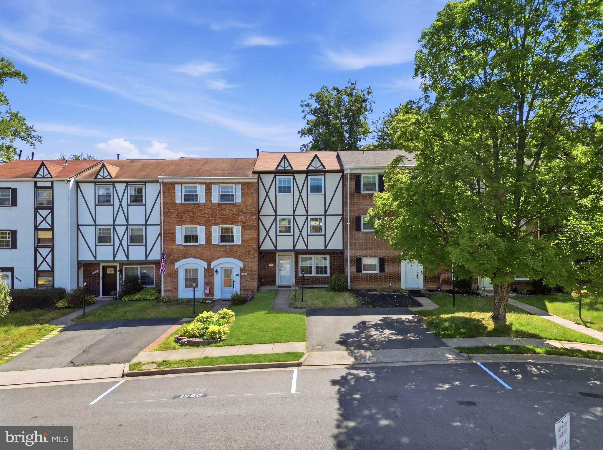 LONDON TOWNE - Residential