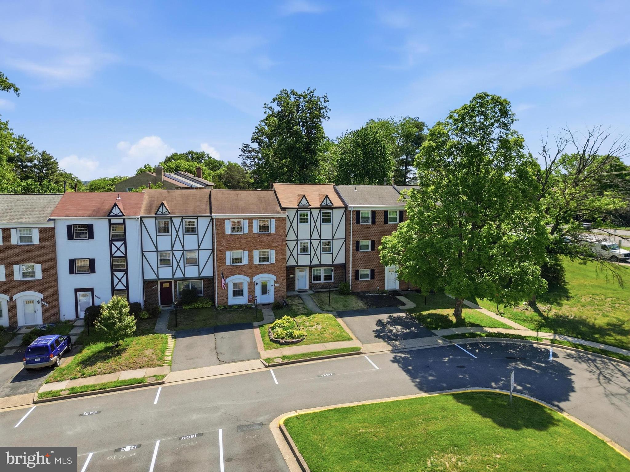 LONDON TOWNE - Residential