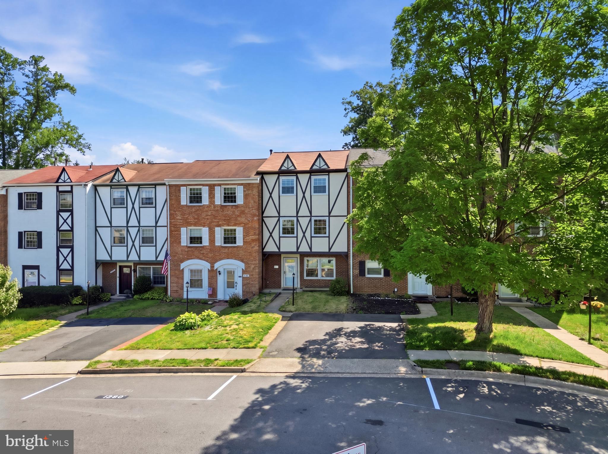 LONDON TOWNE - Residential