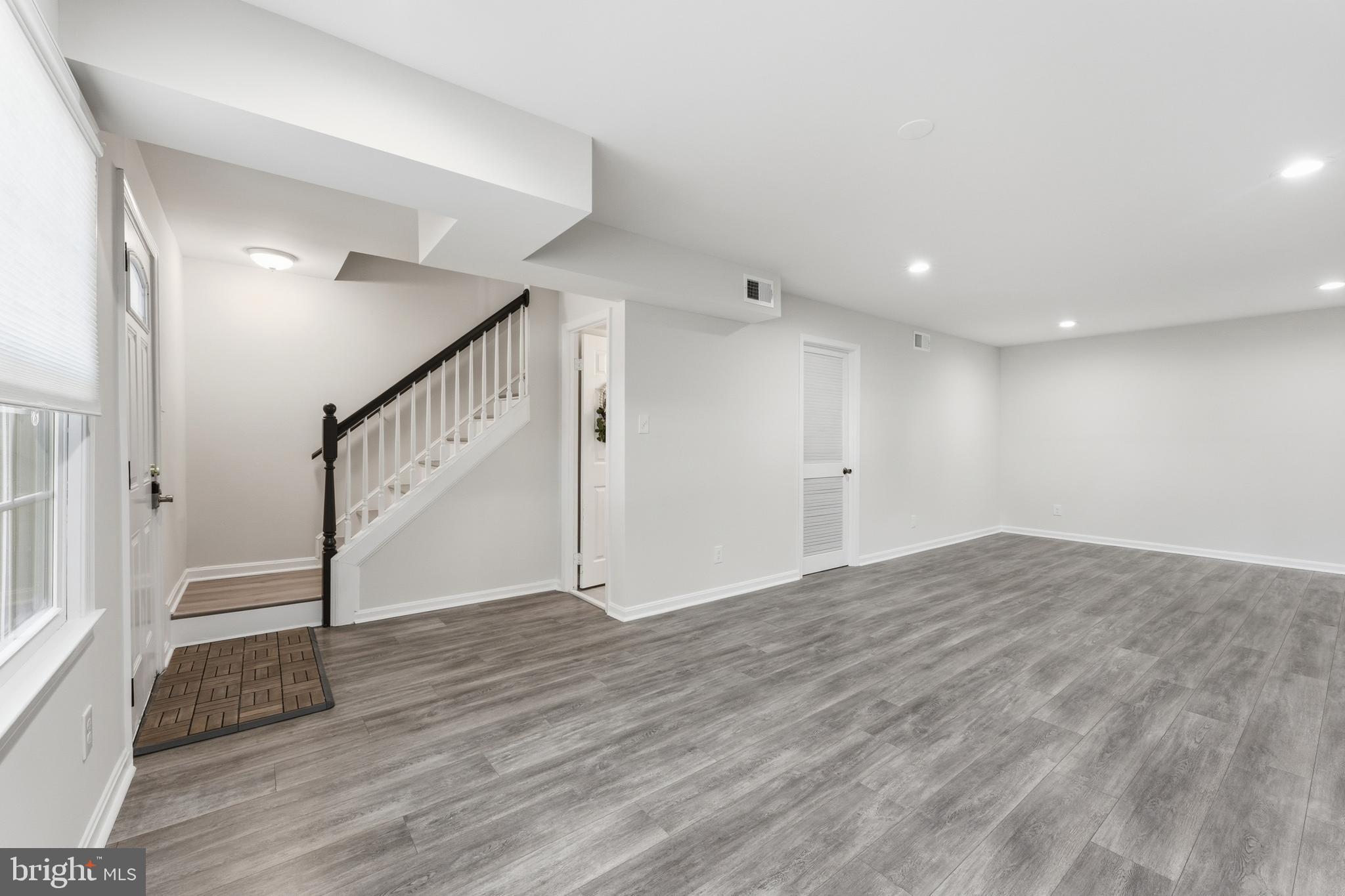 LONDON TOWNE - Residential