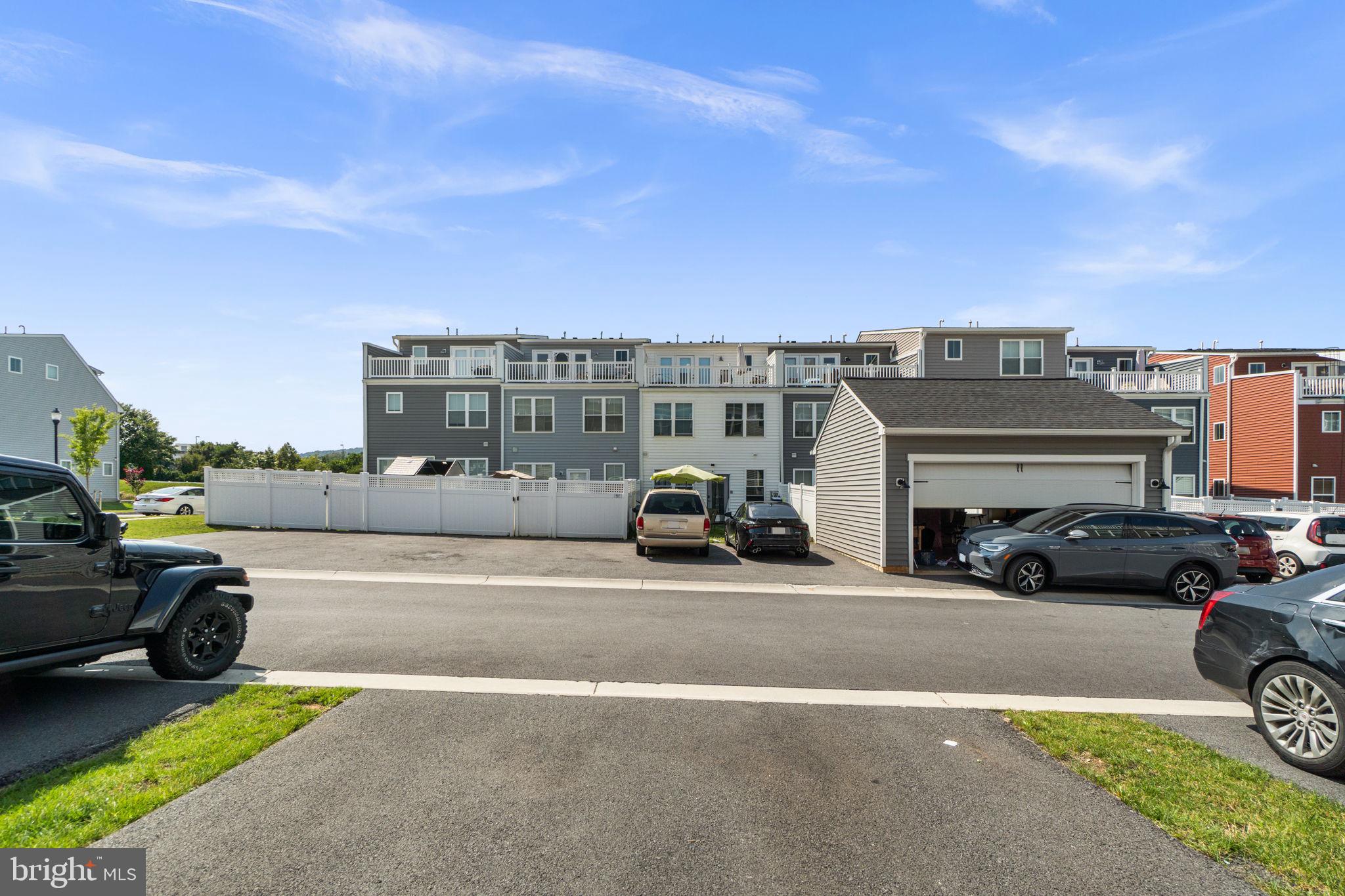 WAVERLEY VIEW - Residential