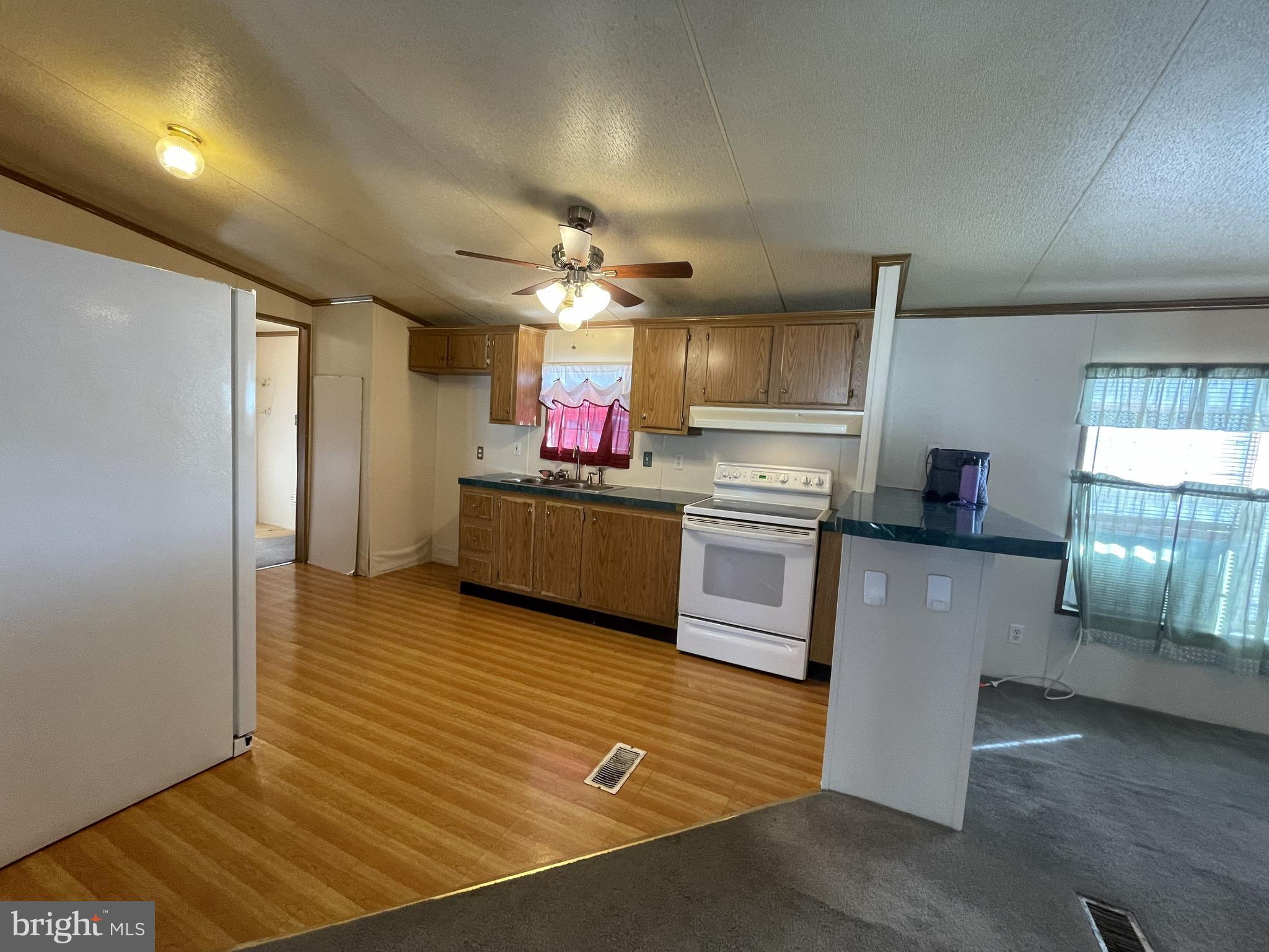 TWIN MAPLES MOBILE HOME P - Residential