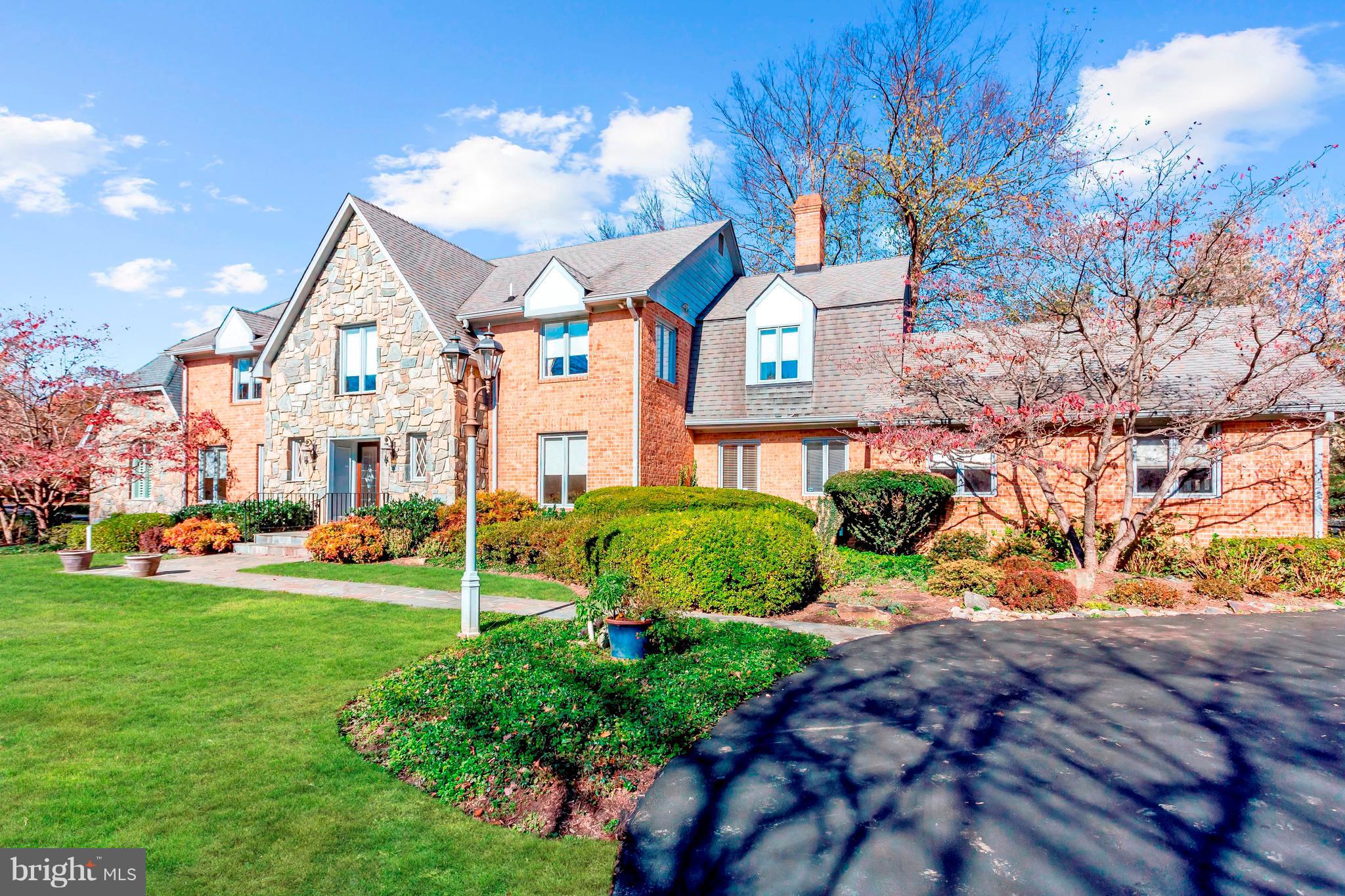 RIVER OAKS FARM - Residential
