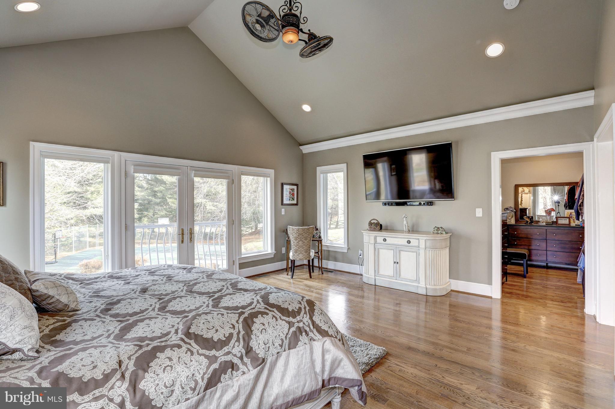 RIVER OAKS FARM - Residential