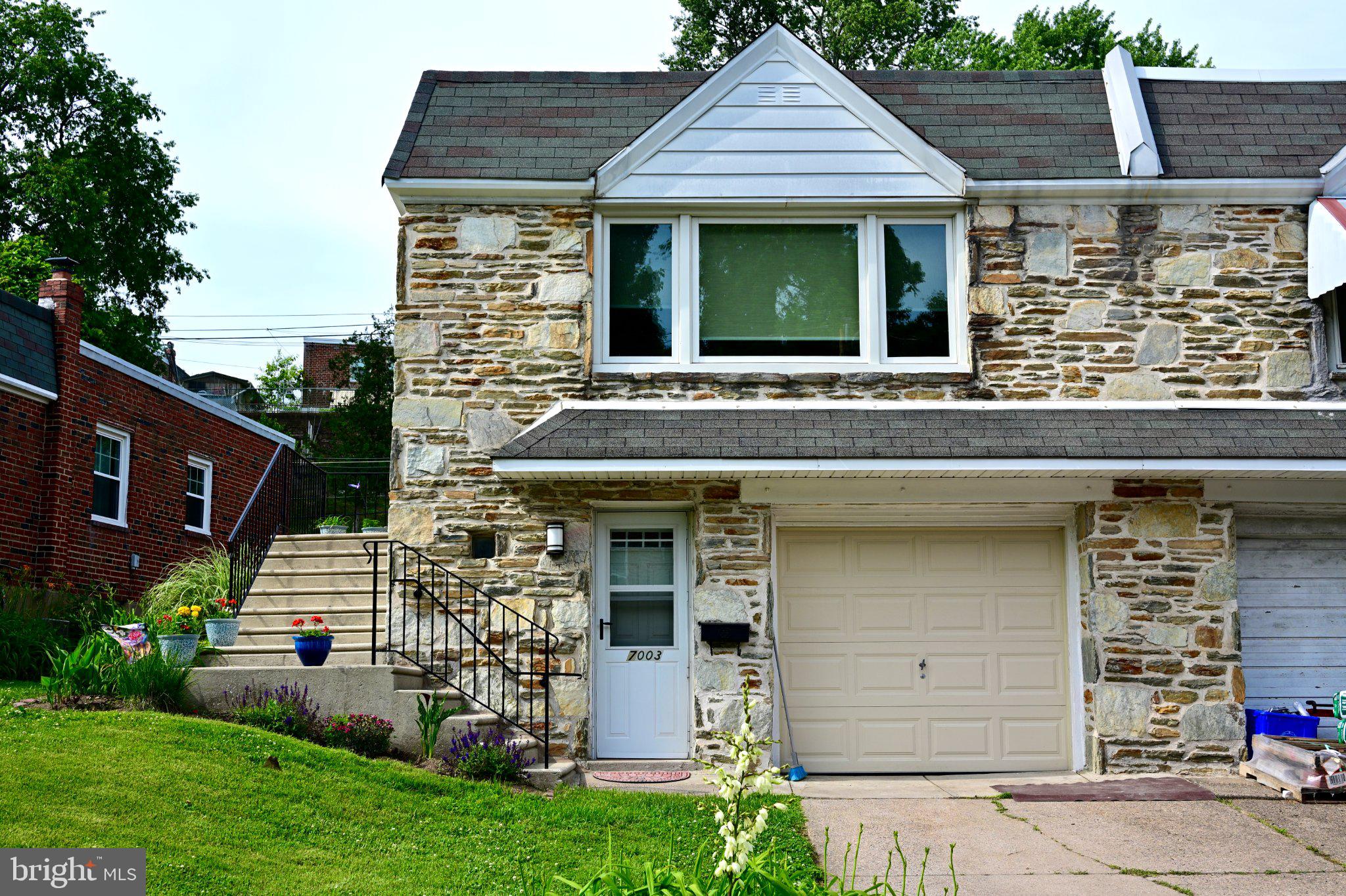 ROXBOROUGH - Residential