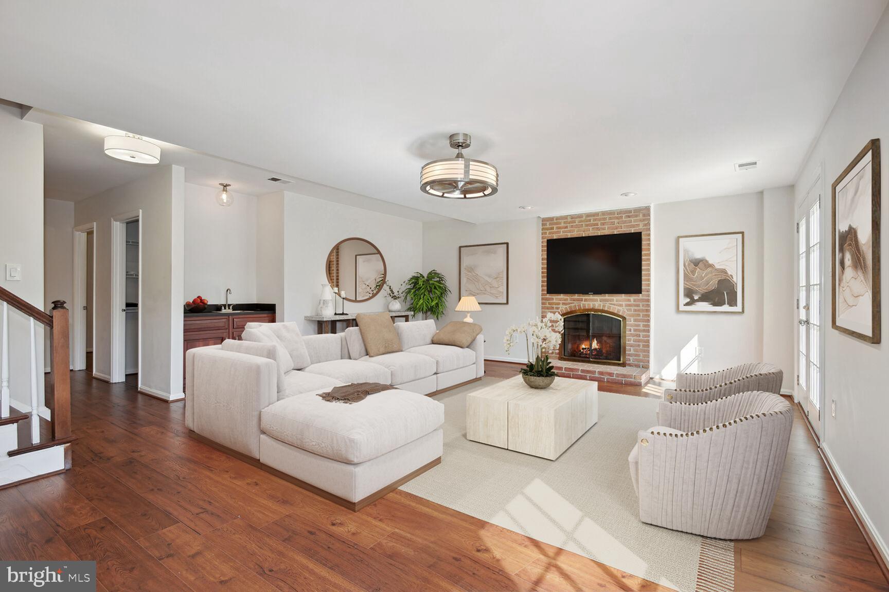 COUNCIL SQUARE - Residential Lease