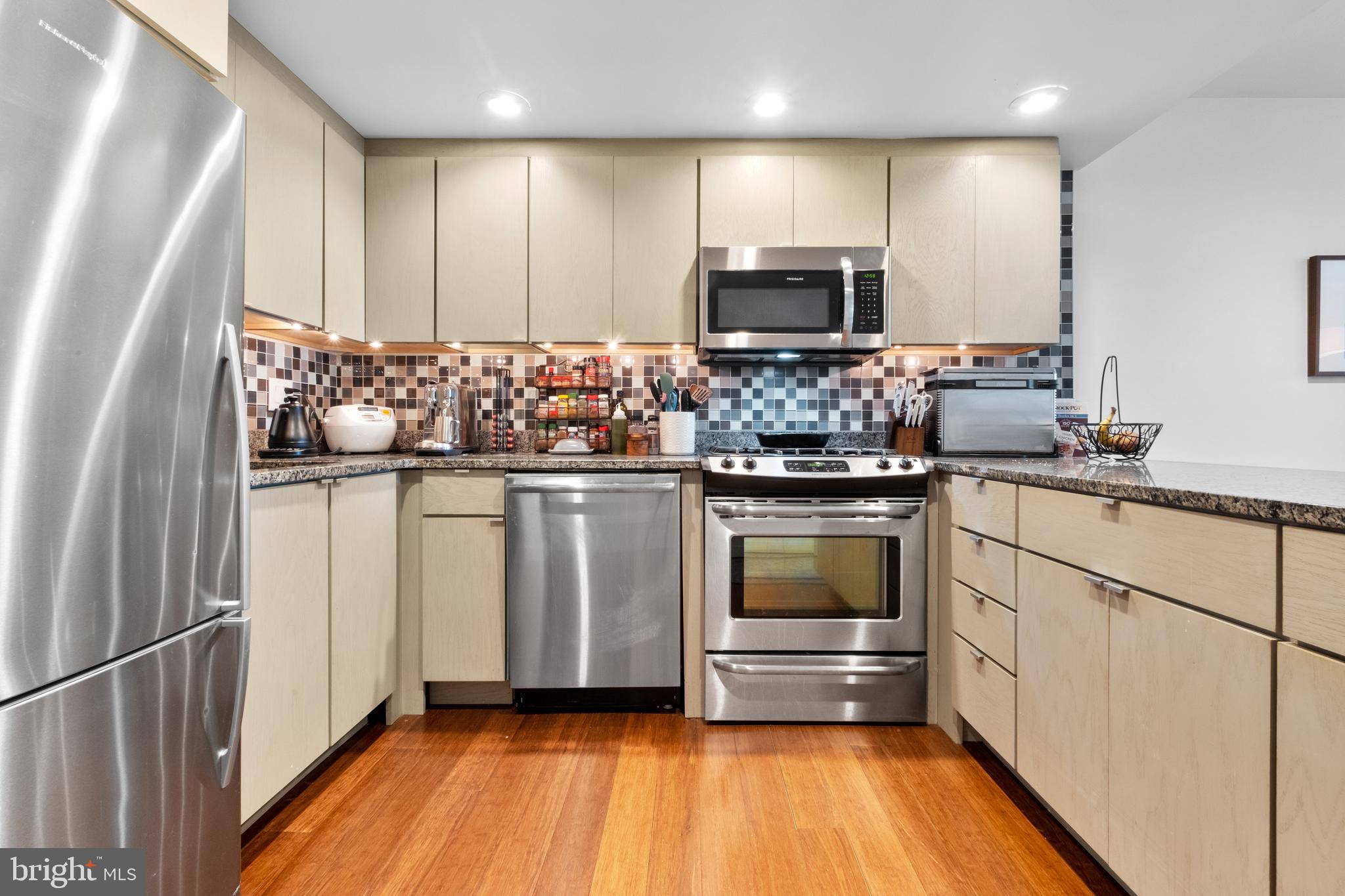 SOCIETY HILL - Residential
