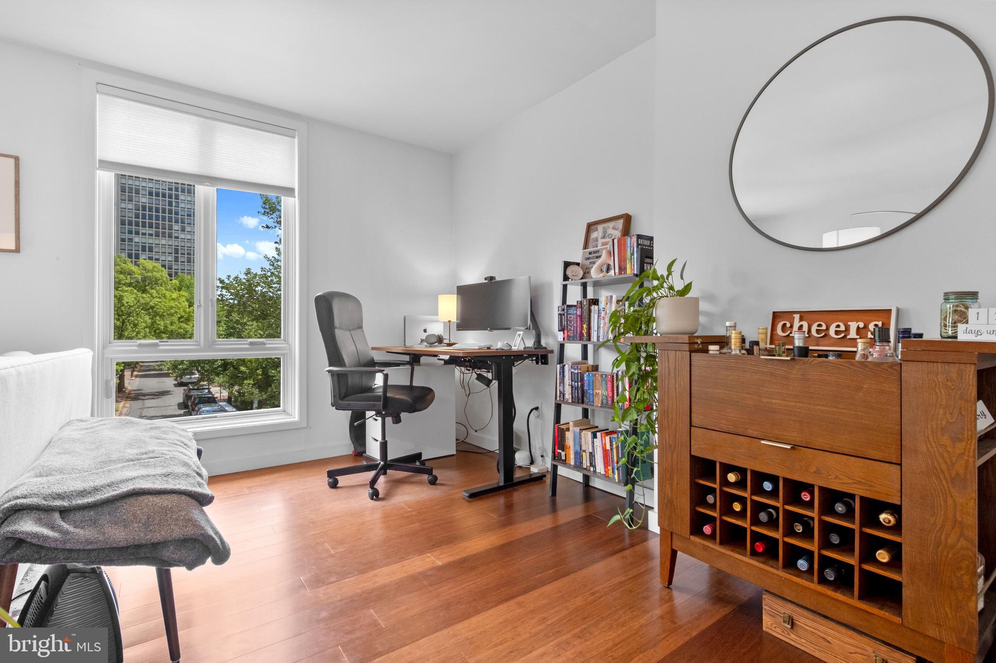 SOCIETY HILL - Residential