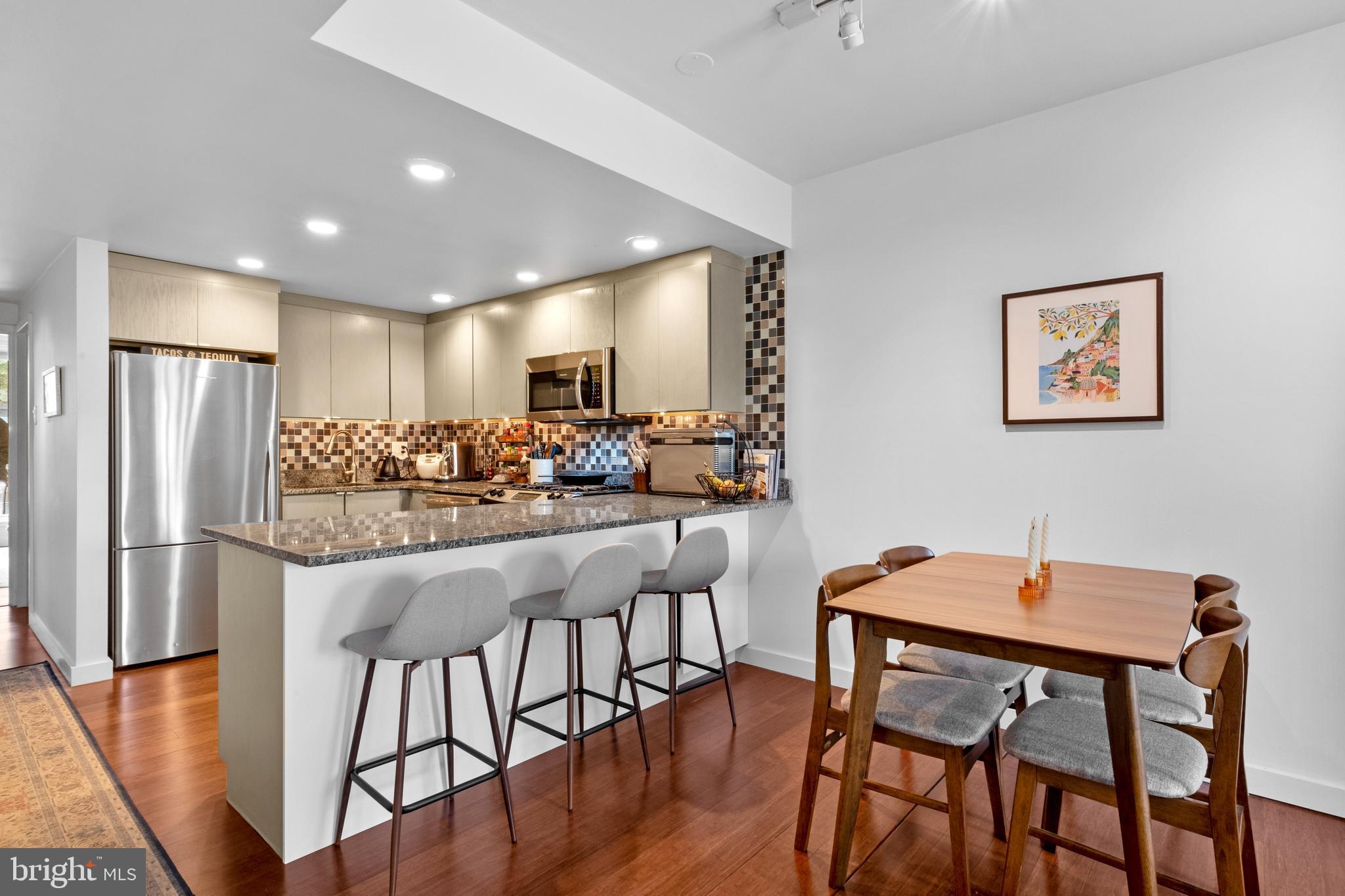 SOCIETY HILL - Residential