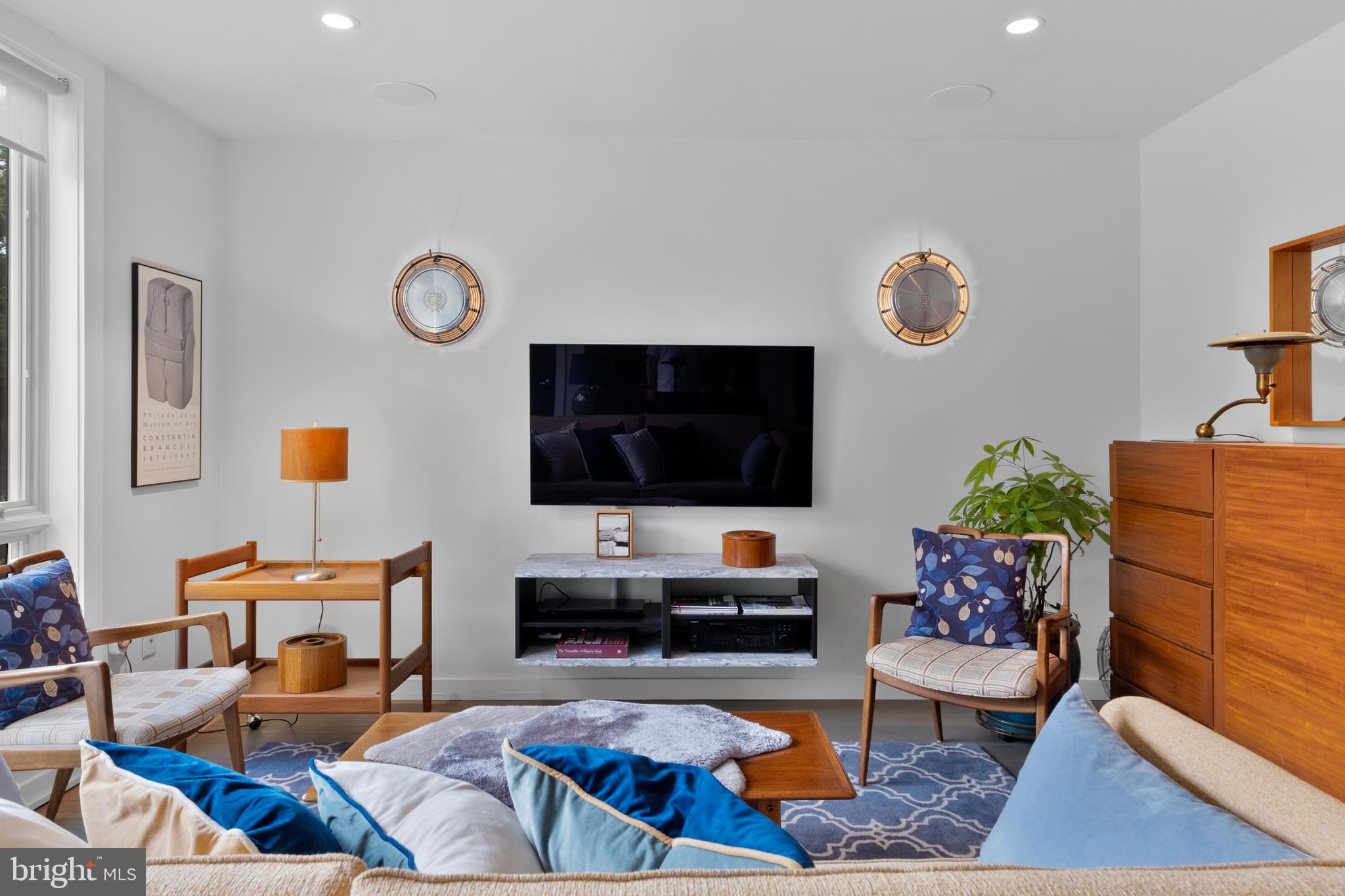 SOCIETY HILL - Residential