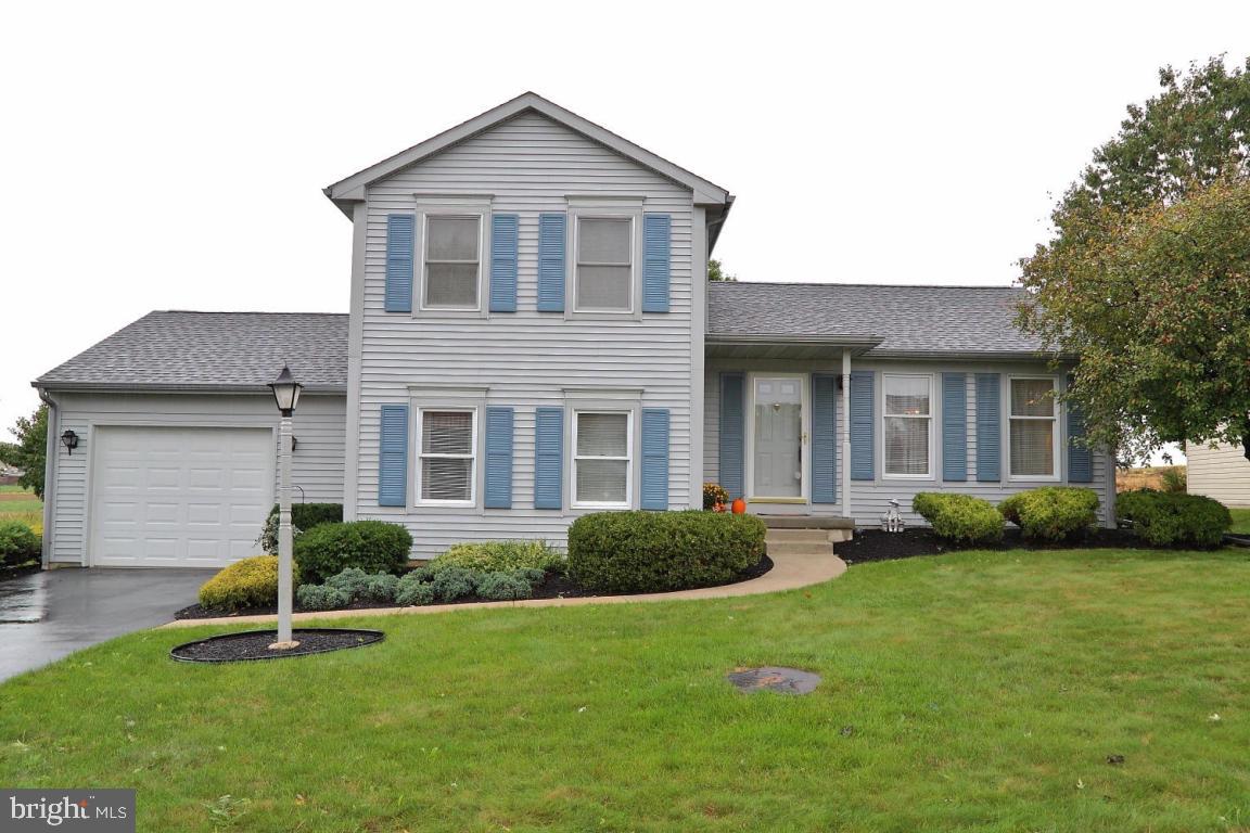 Great split level with large family room, new carpet, 10x16 screened porch, level lot backed by preserved farmland, oversized 1-car garage, cul-de-sac location. access to attic storage from Master bedroom and crawl space storage in family room.