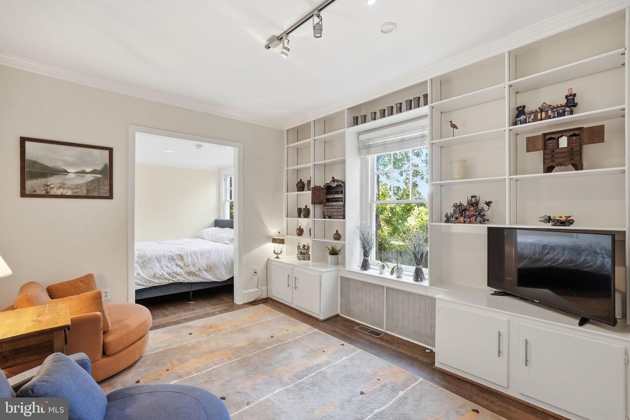 CHEVY CHASE - Residential