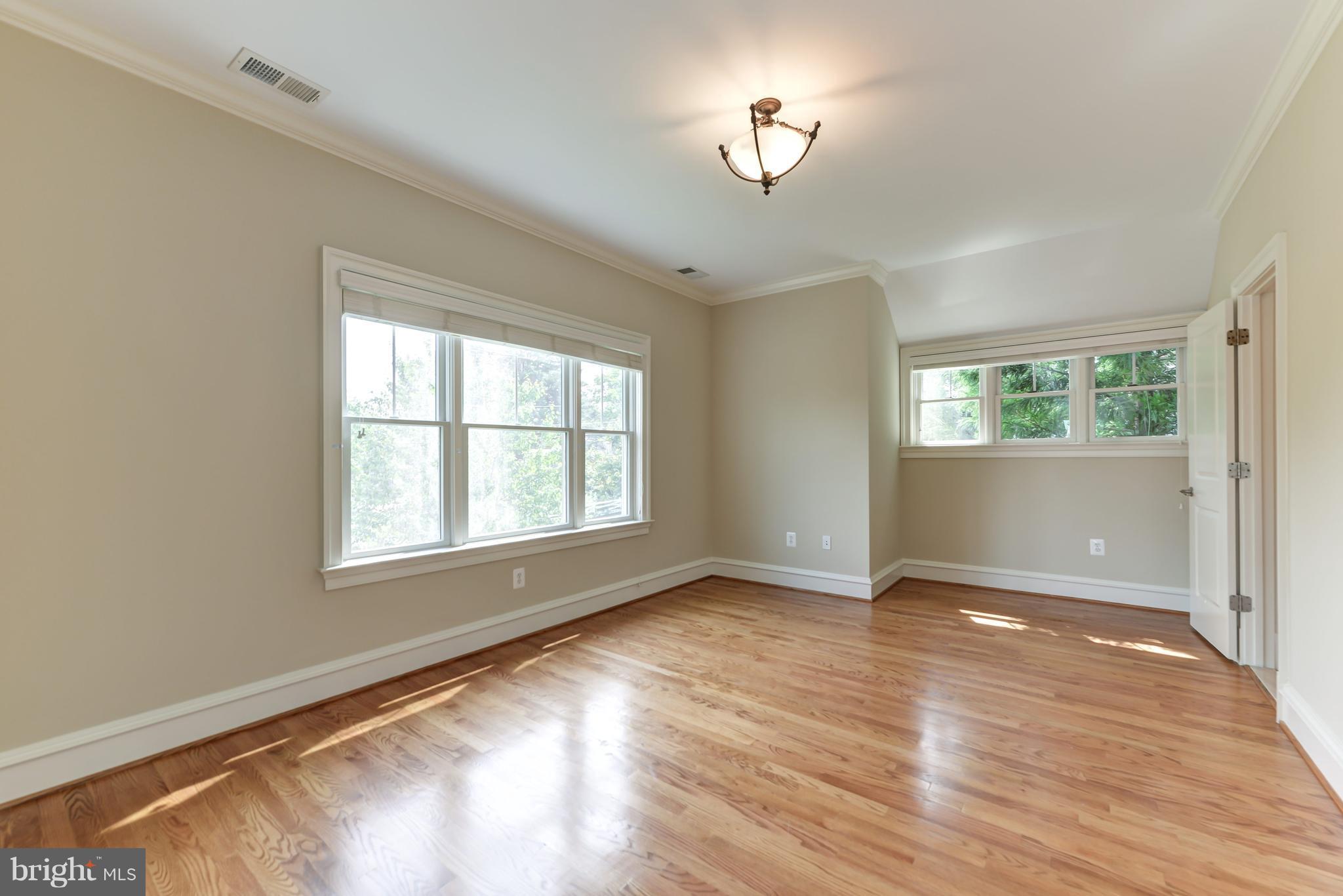 SHERWOOD FOREST - Residential