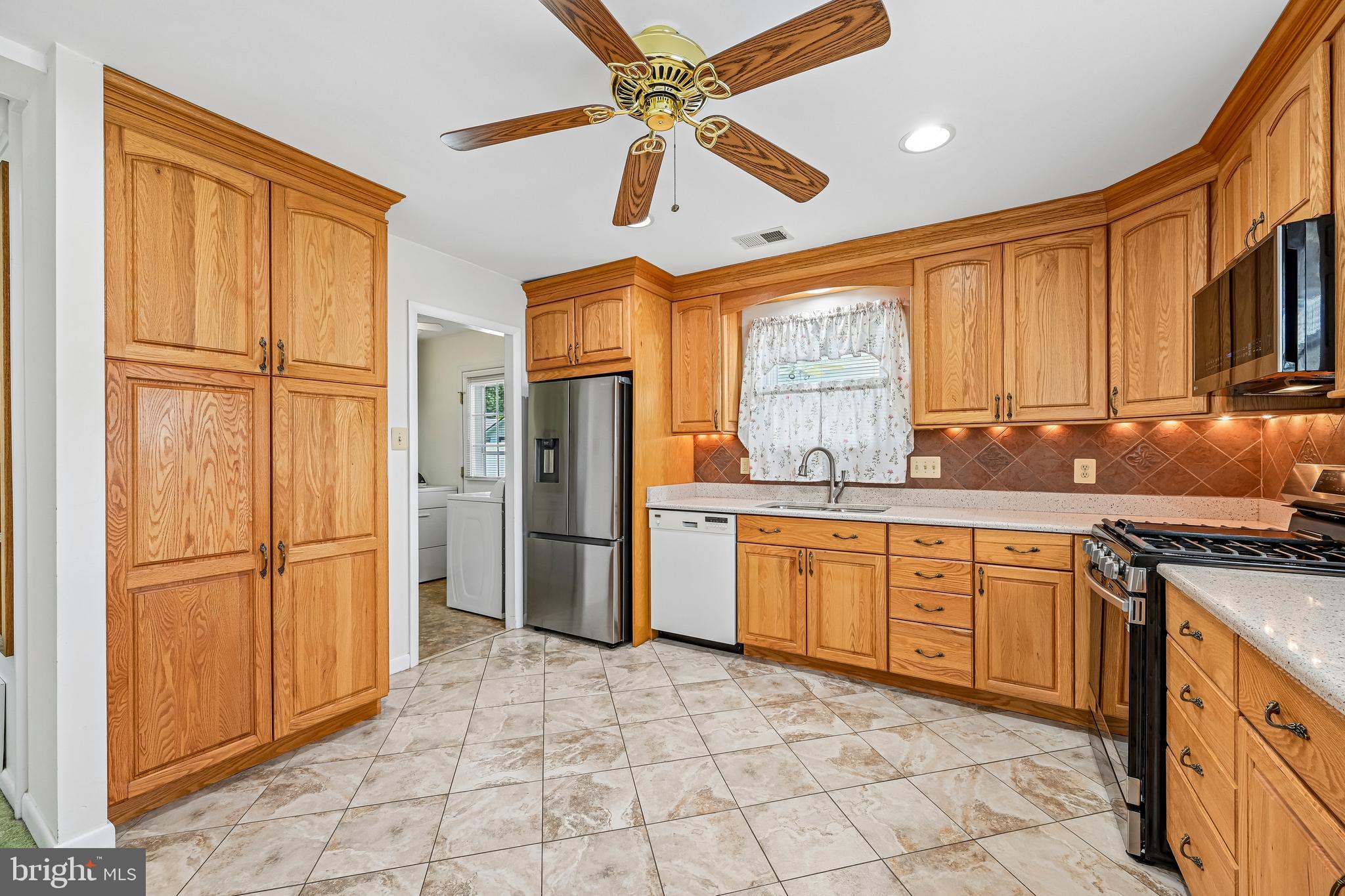 EDGE MEAD - Residential