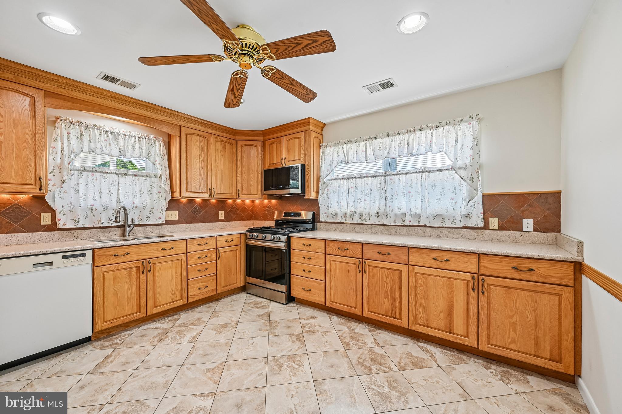 EDGE MEAD - Residential