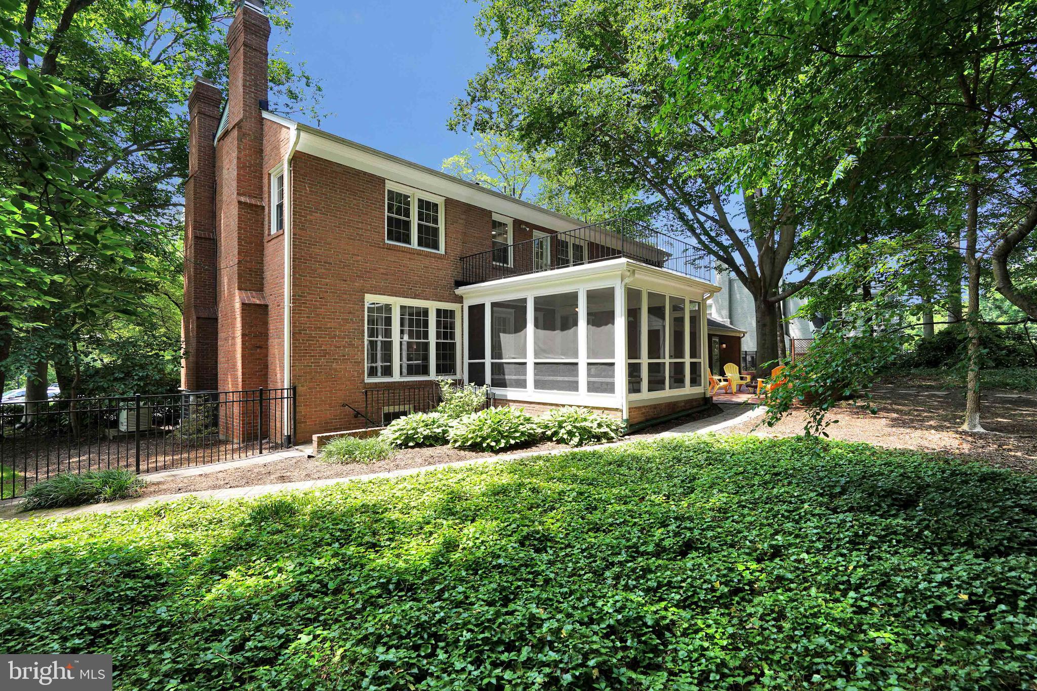 WAYNEWOOD - Residential