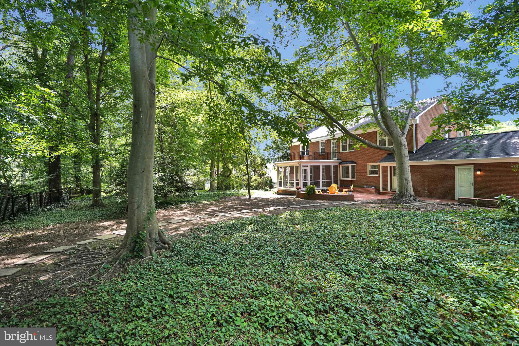 WAYNEWOOD - Residential