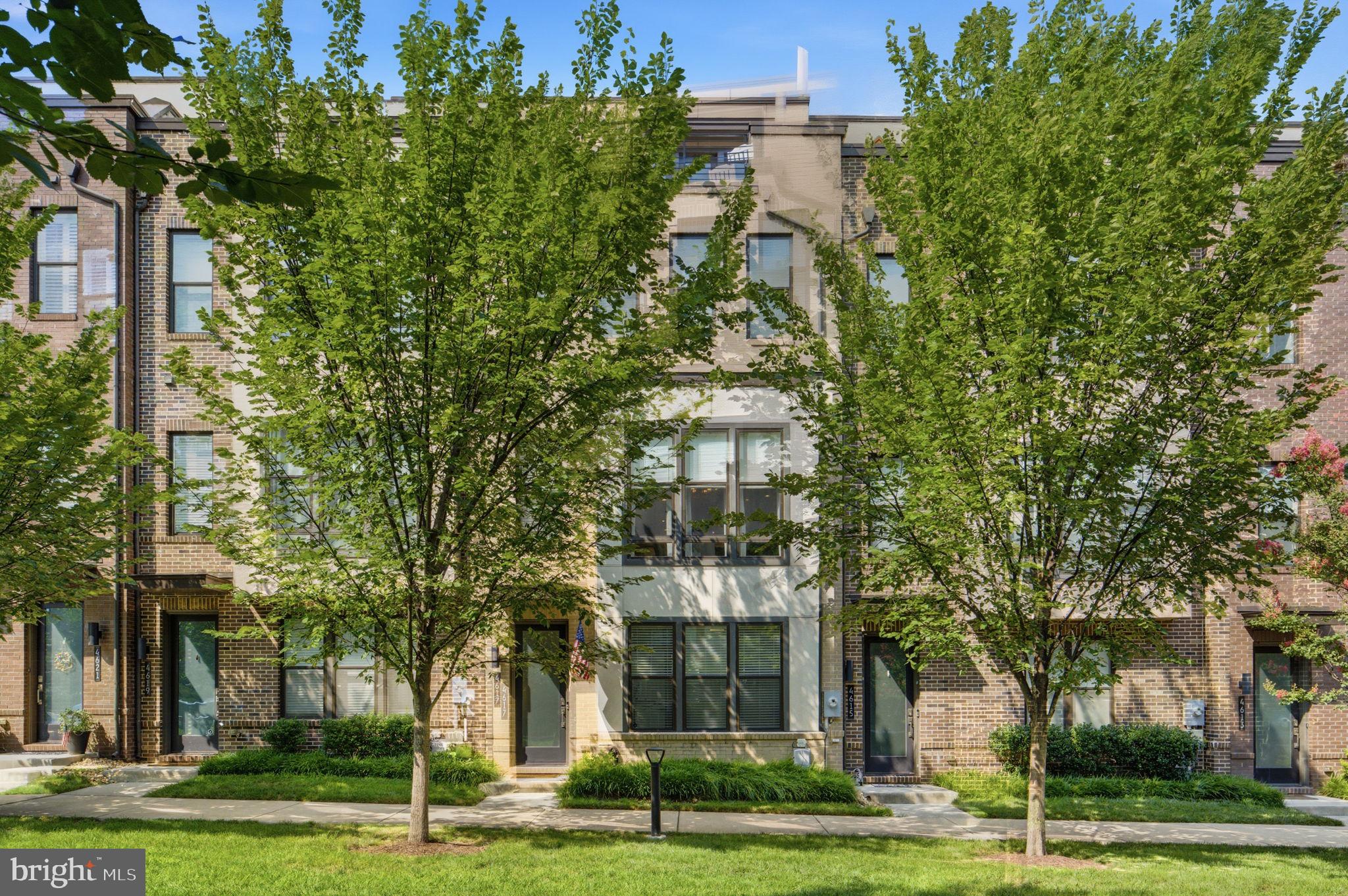 COMMONWEALTH PLACE AT WESTFIELDS - Residential