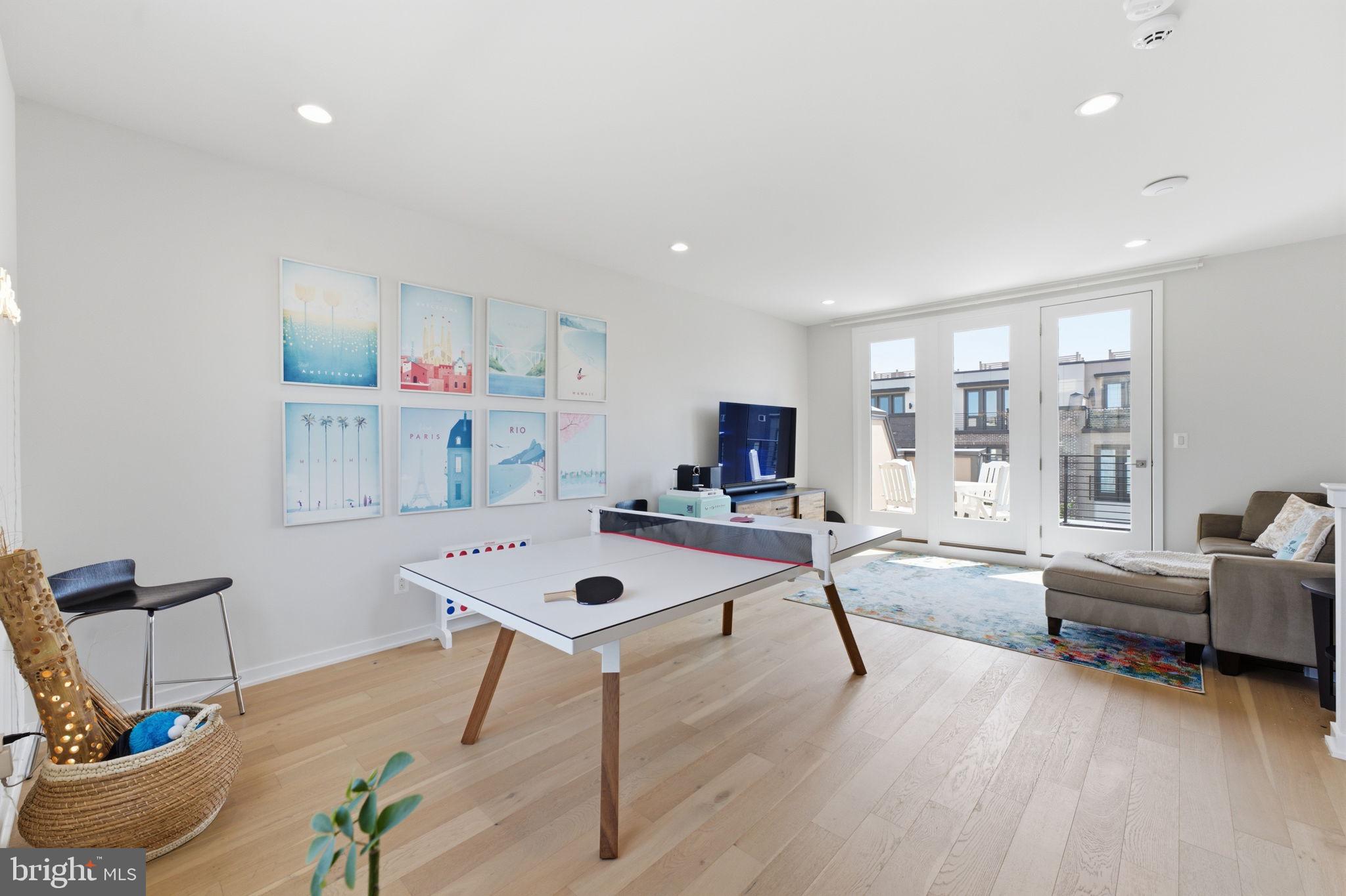 COMMONWEALTH PLACE AT WESTFIELDS - Residential
