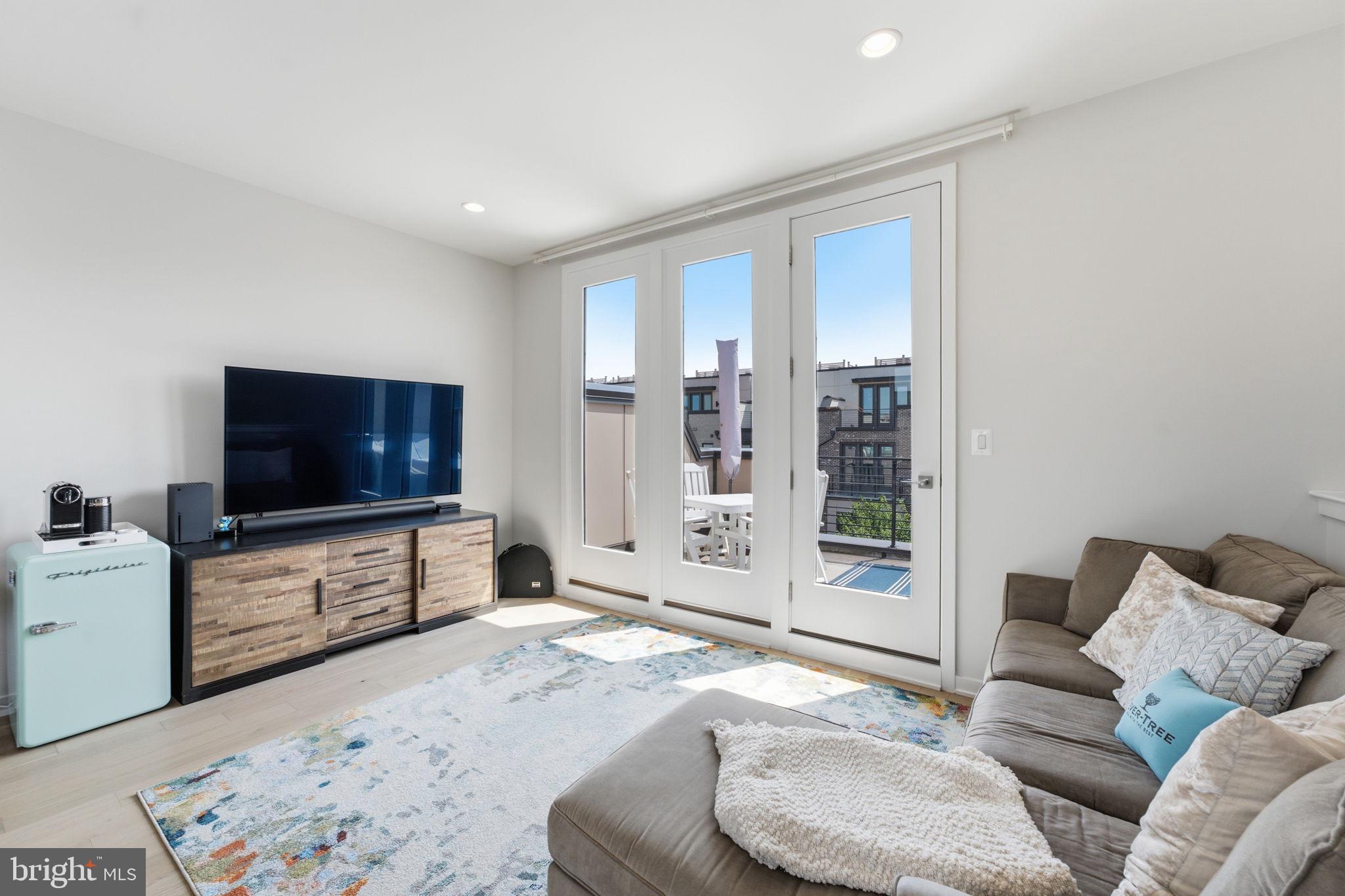 COMMONWEALTH PLACE AT WESTFIELDS - Residential