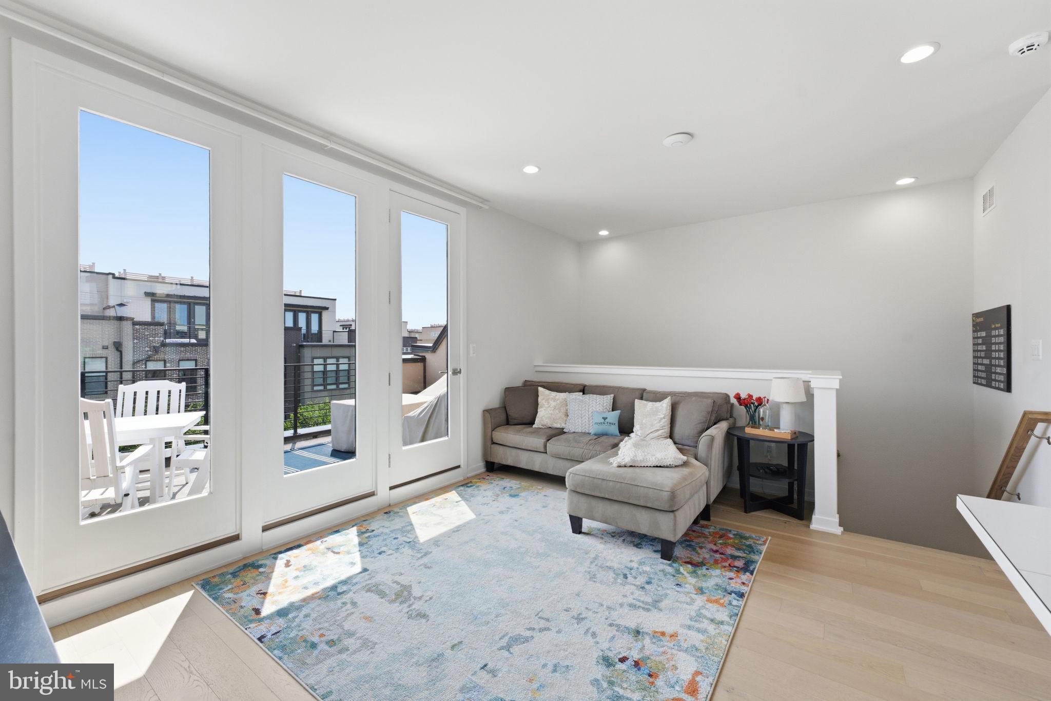 COMMONWEALTH PLACE AT WESTFIELDS - Residential