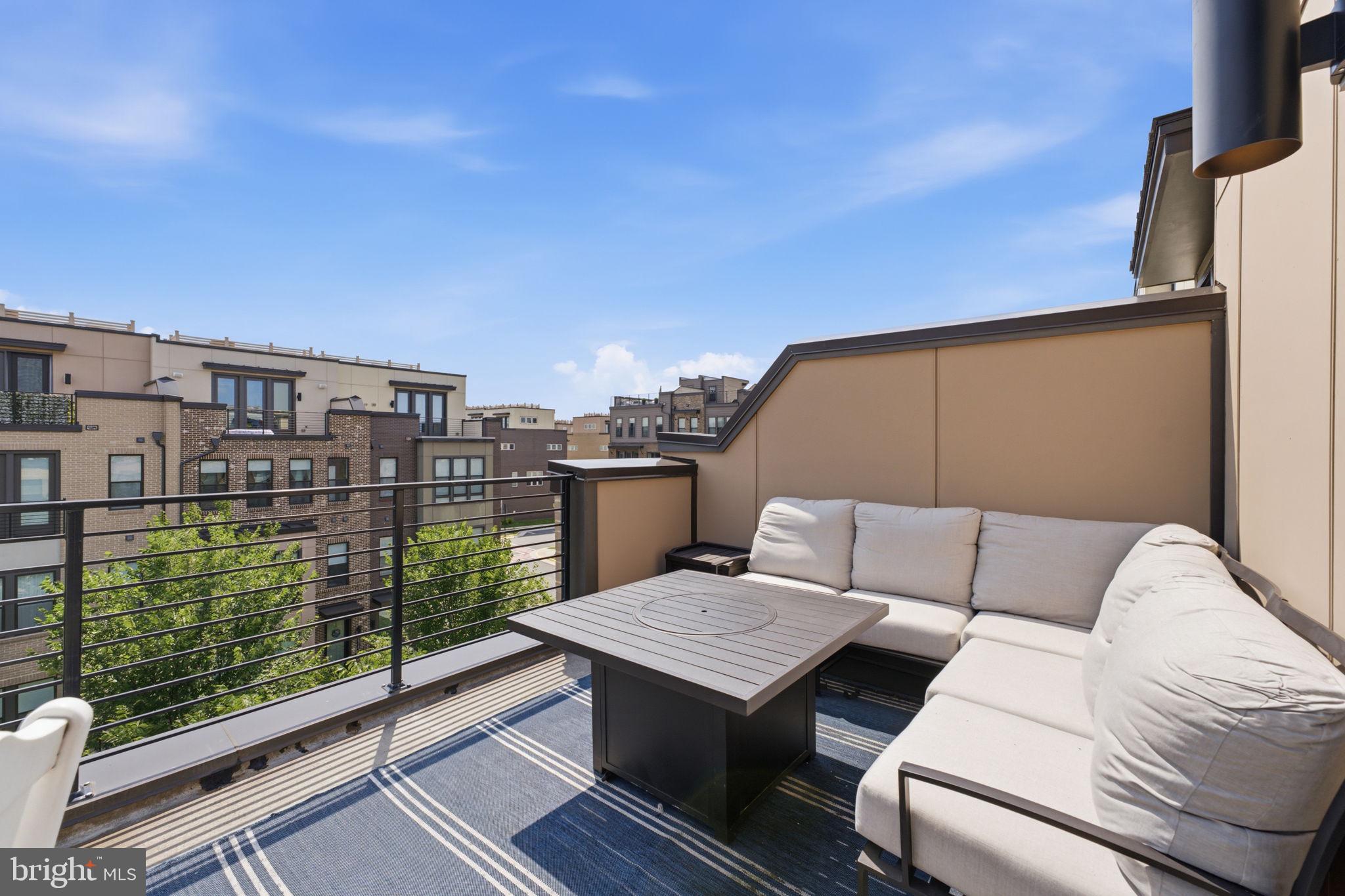 COMMONWEALTH PLACE AT WESTFIELDS - Residential
