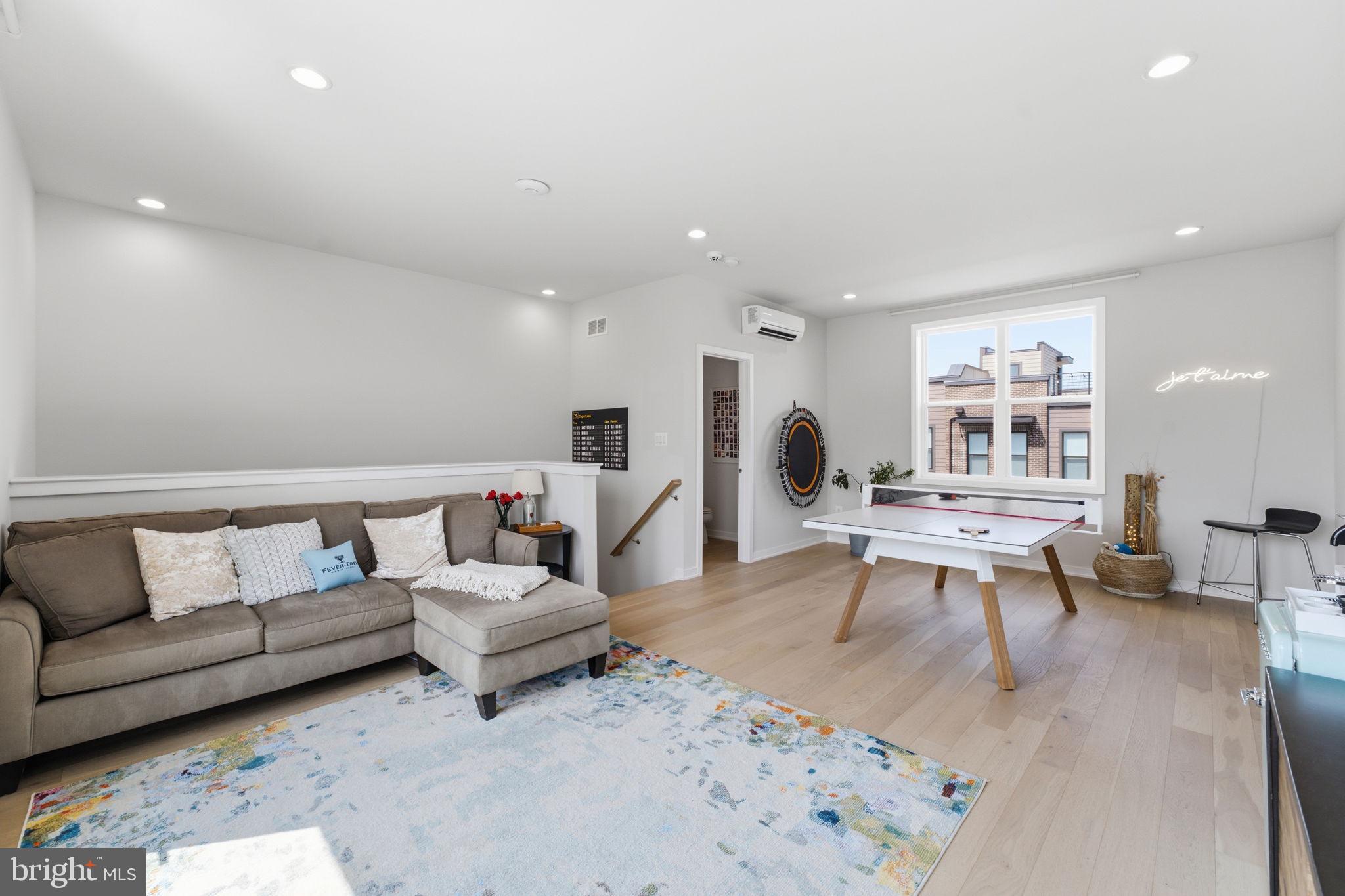 COMMONWEALTH PLACE AT WESTFIELDS - Residential