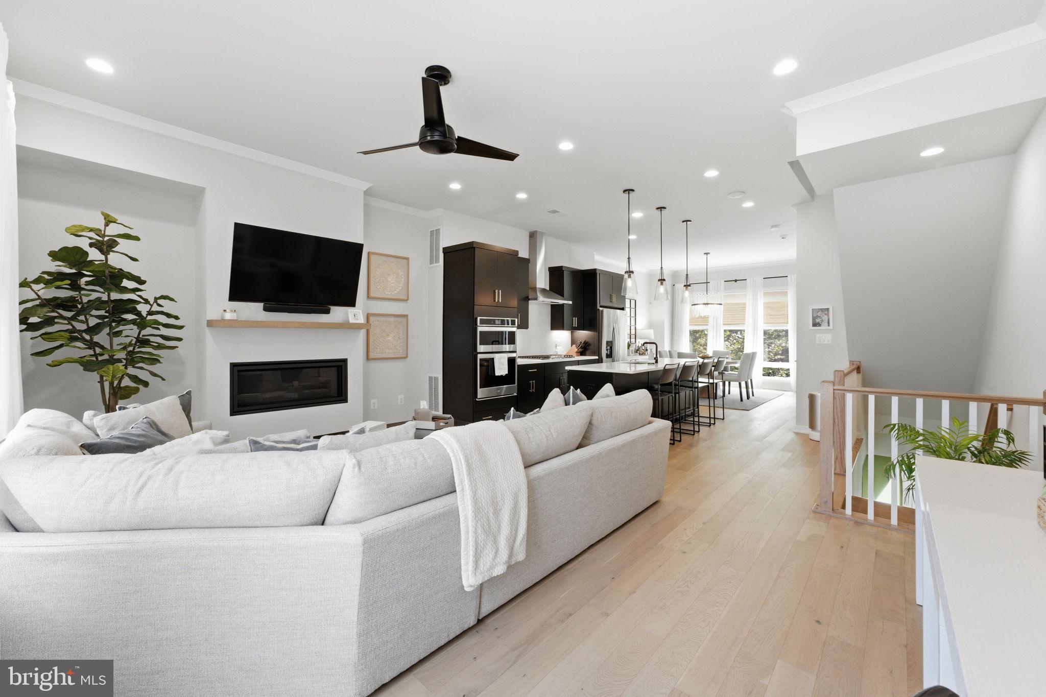 COMMONWEALTH PLACE AT WESTFIELDS - Residential