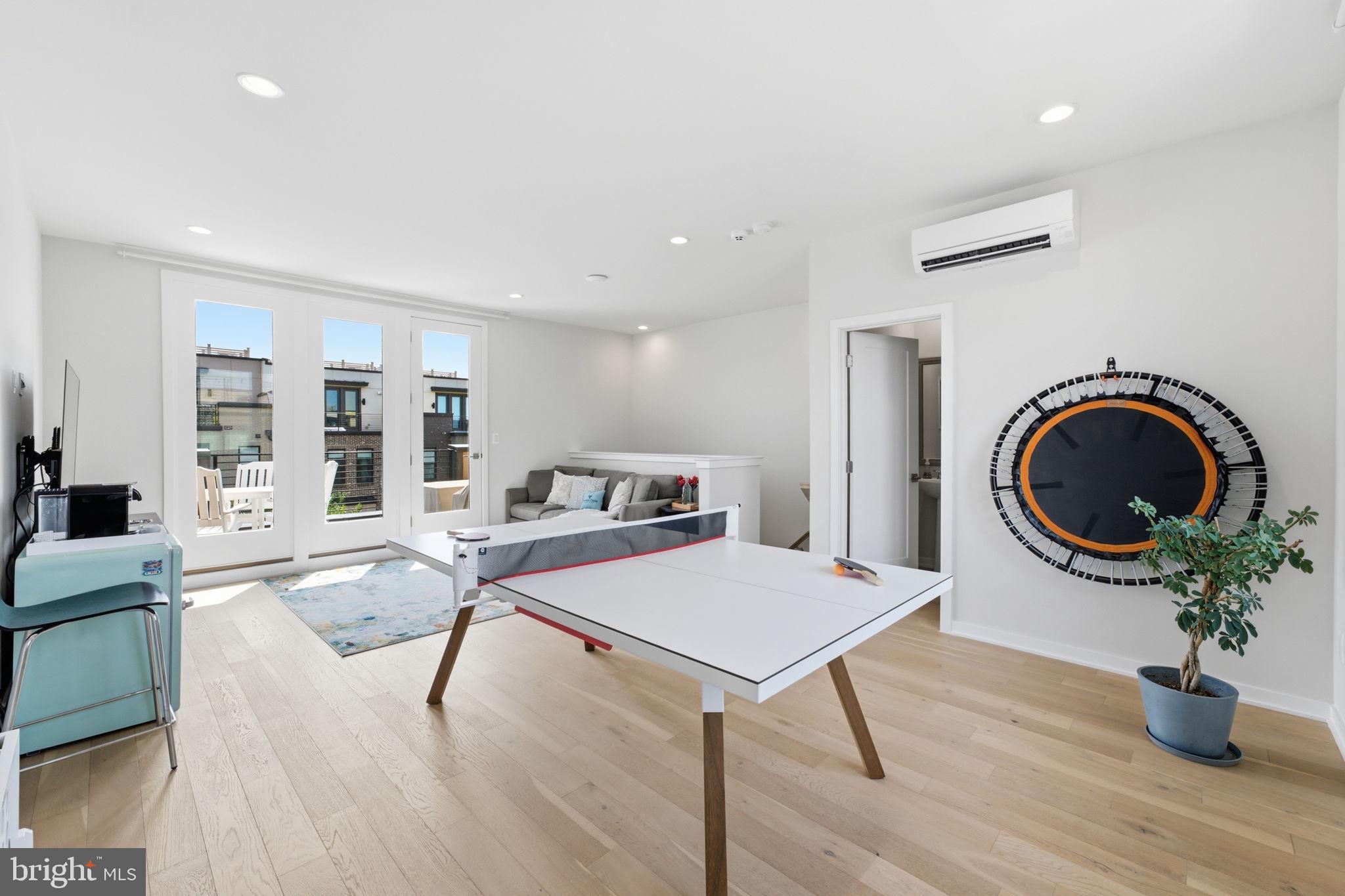 COMMONWEALTH PLACE AT WESTFIELDS - Residential