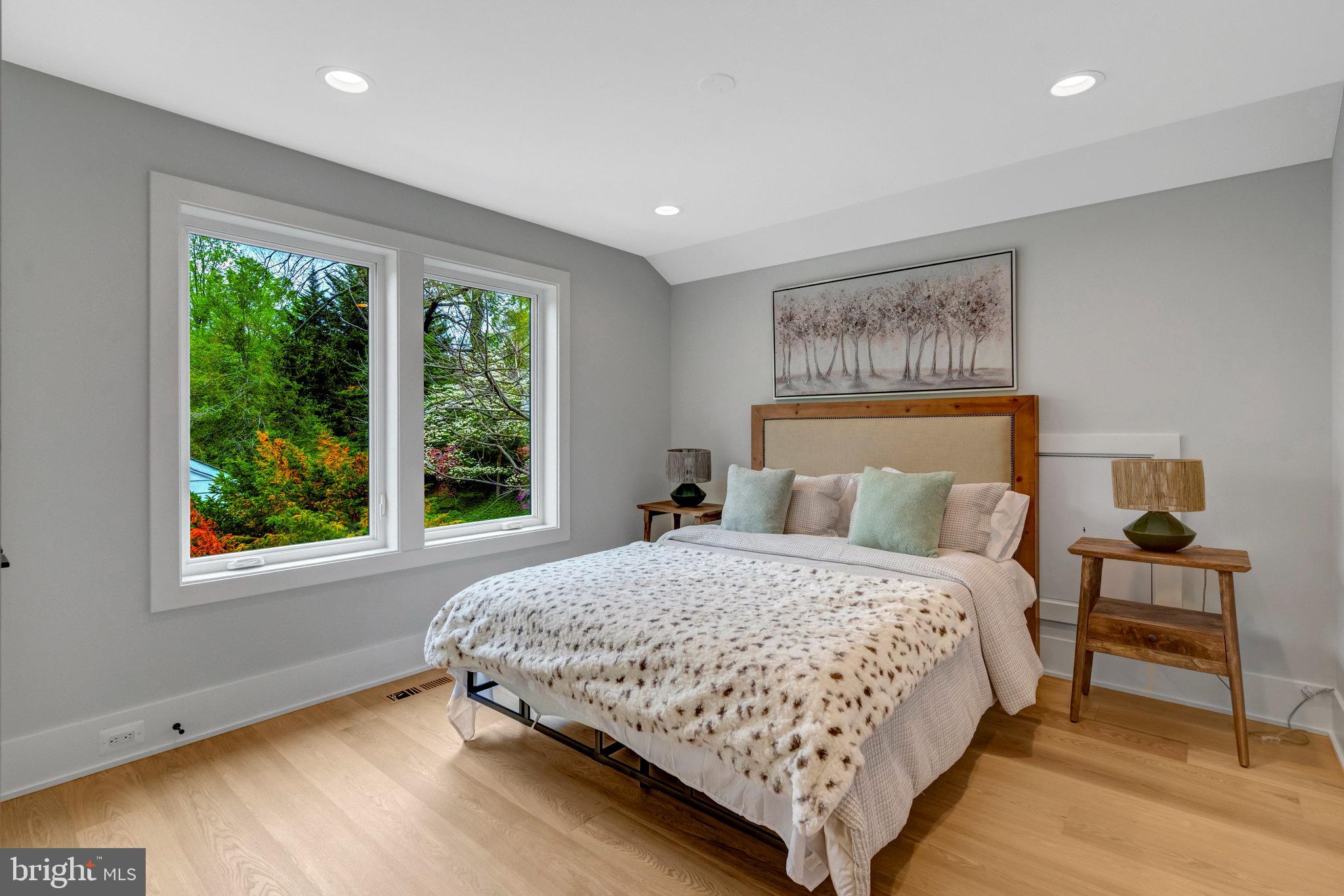 BROYHILL CREST - Residential