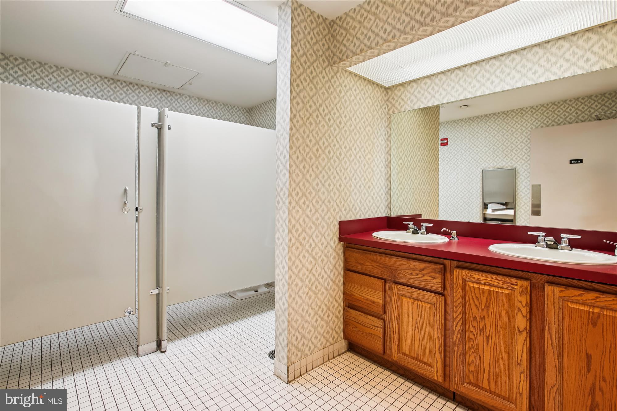 OLD TOWN ALEXANDRIA - Commercial Sale