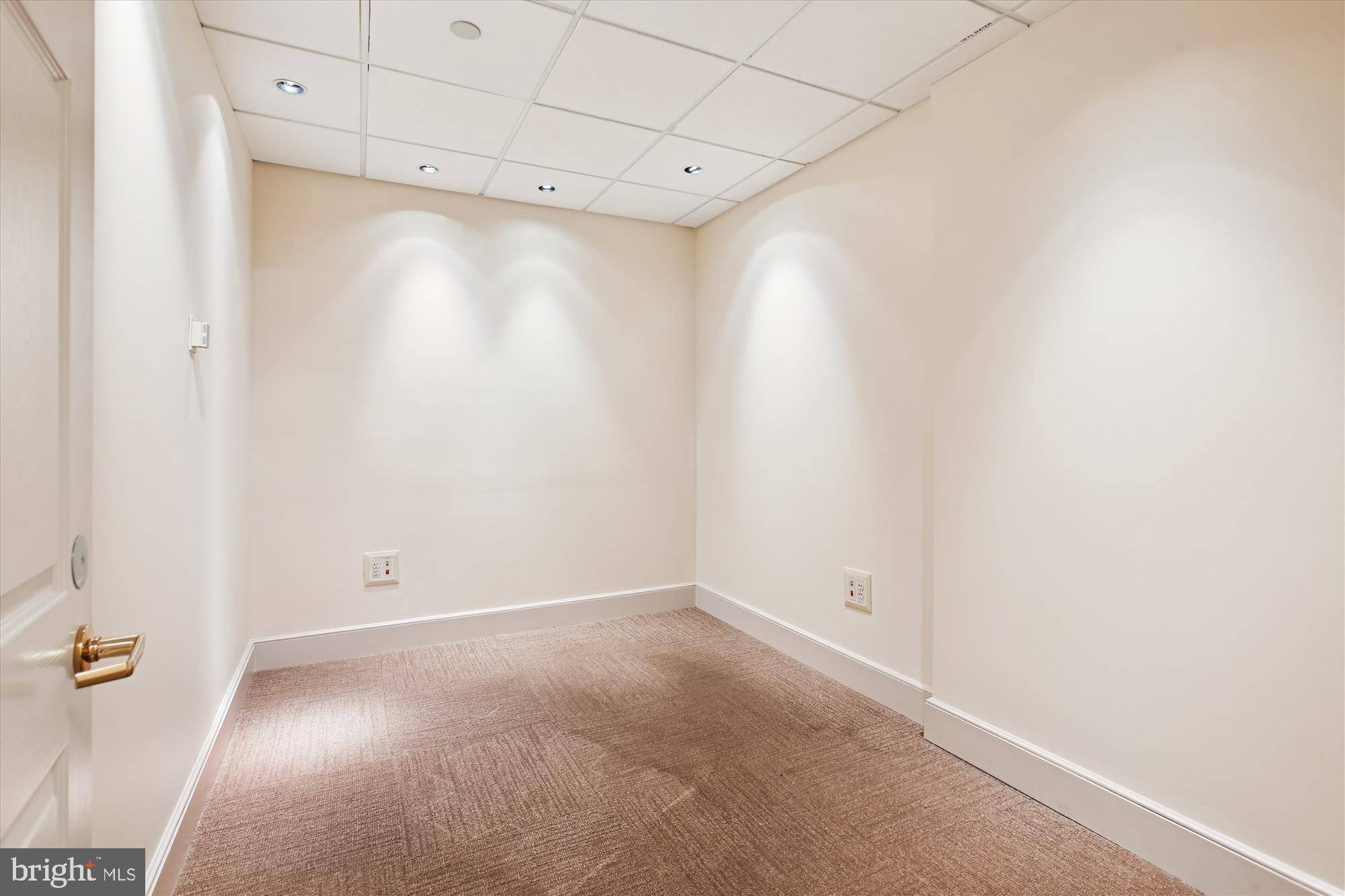 OLD TOWN ALEXANDRIA - Commercial Sale
