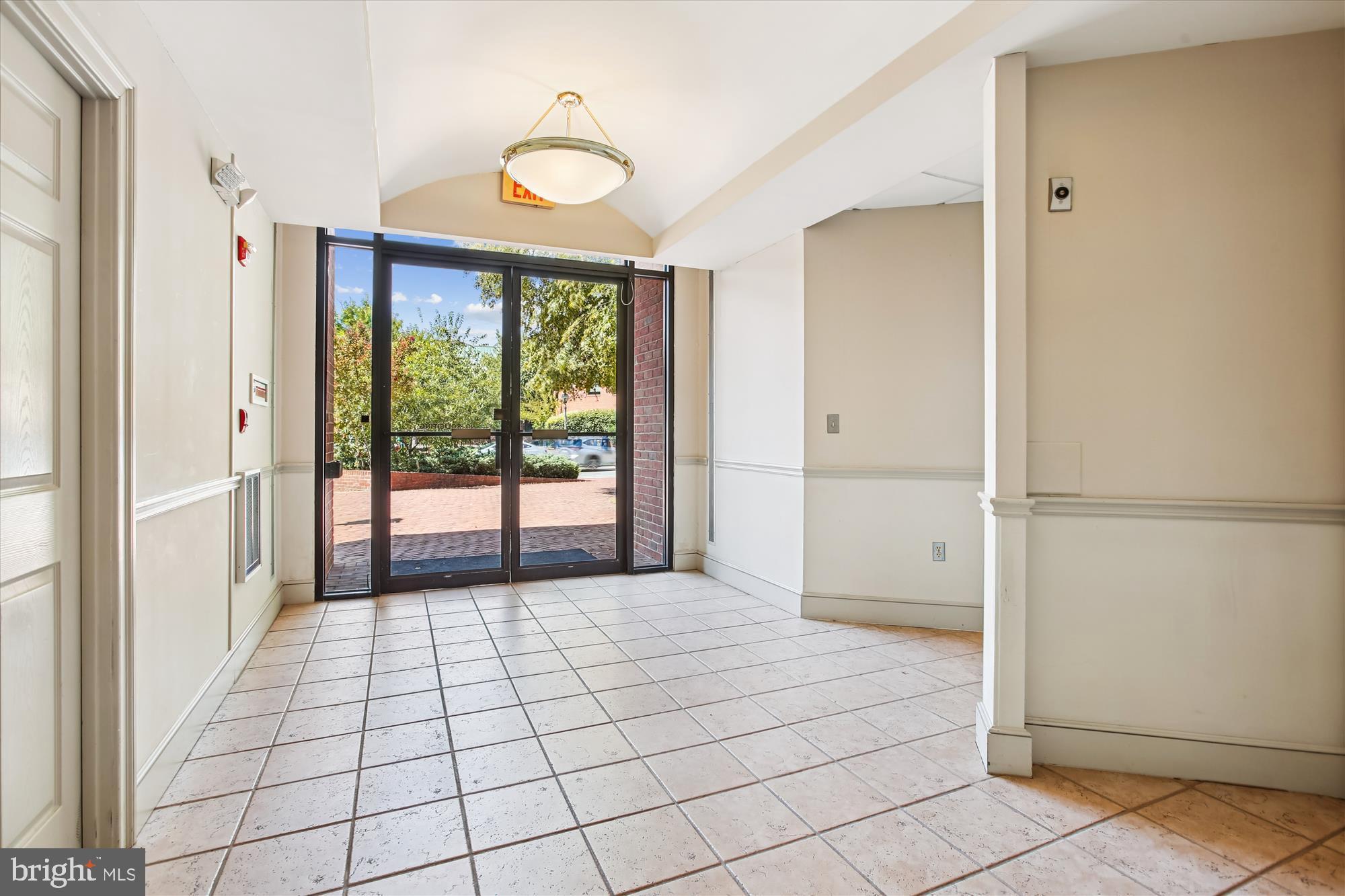 OLD TOWN ALEXANDRIA - Commercial Sale