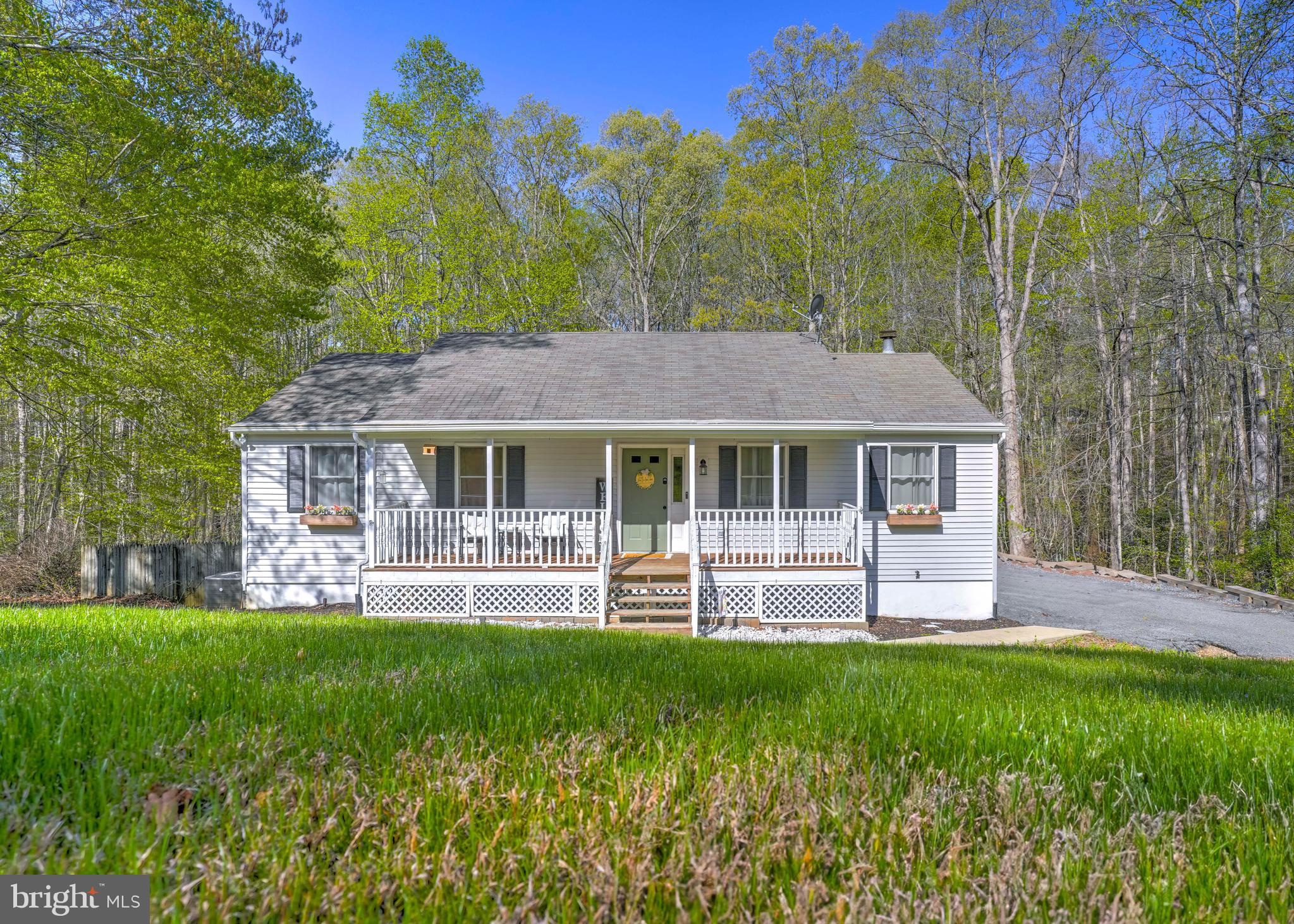 COUNTRY LAKES - Residential