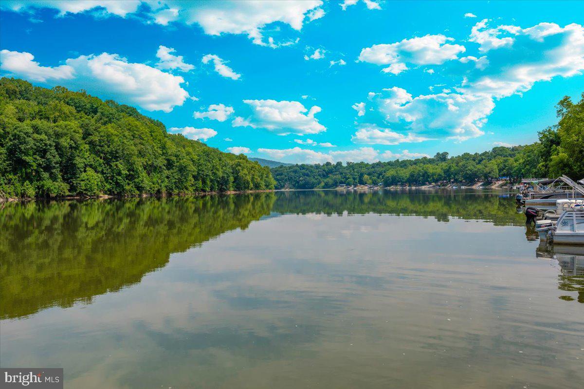 RIVER BEND - Land