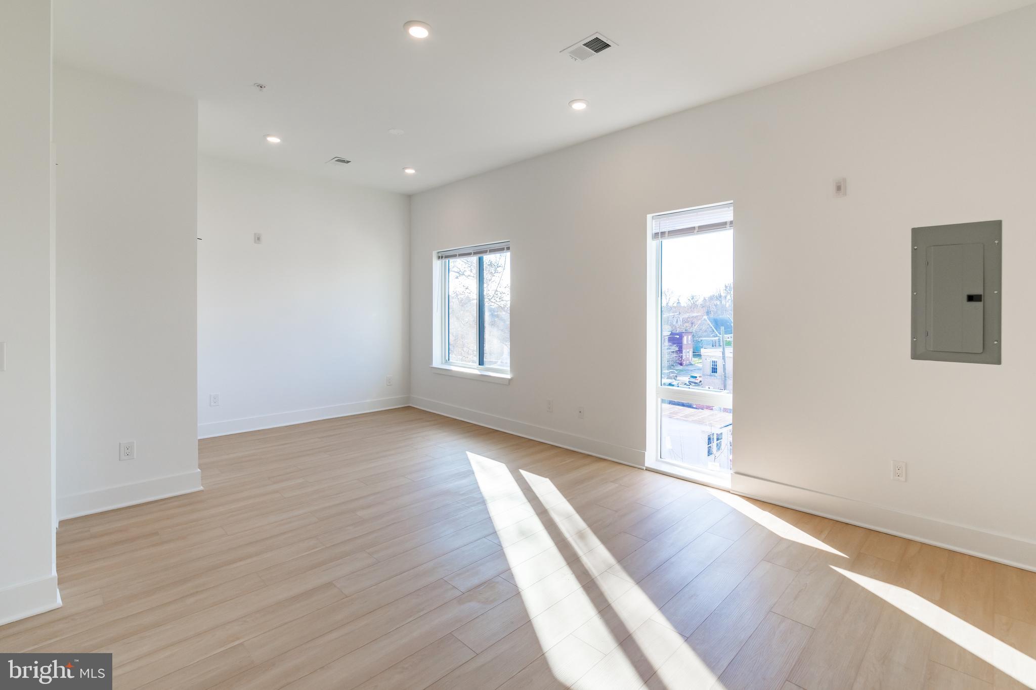 UNIVERSITY CITY - Residential Lease