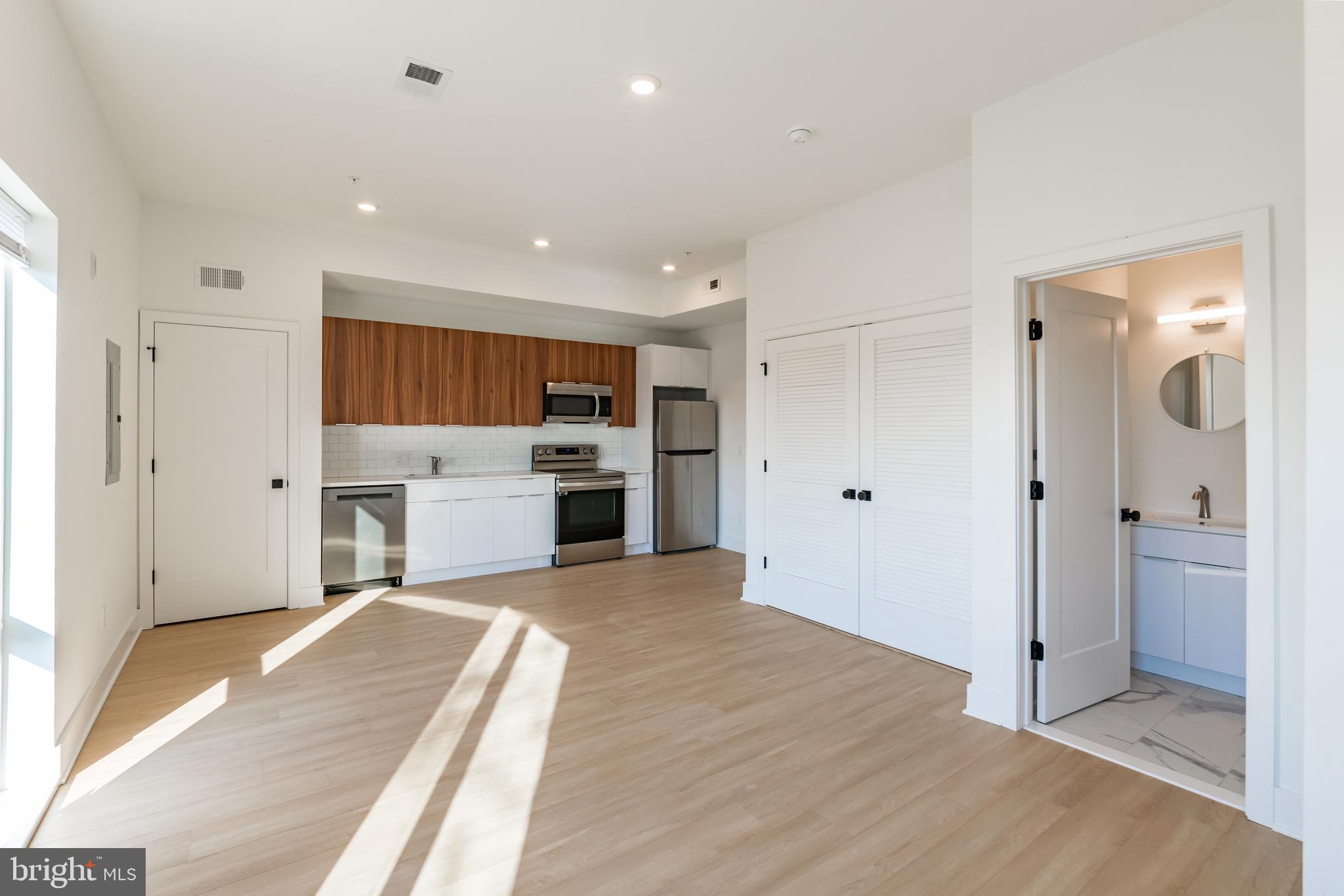 UNIVERSITY CITY - Residential Lease