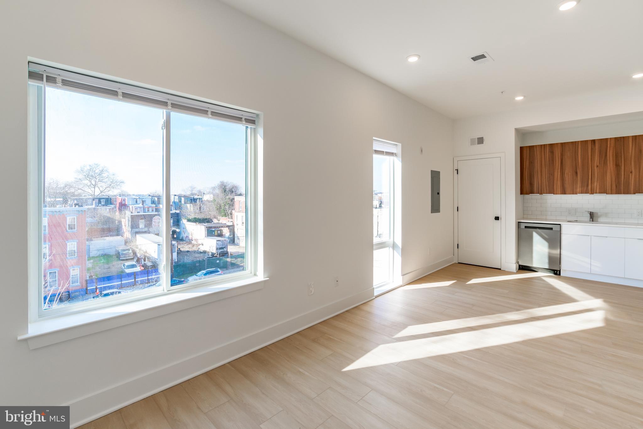 UNIVERSITY CITY - Residential Lease