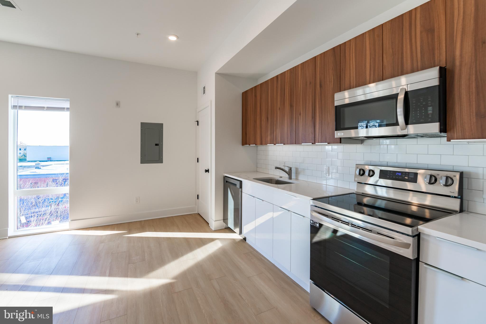 UNIVERSITY CITY - Residential Lease