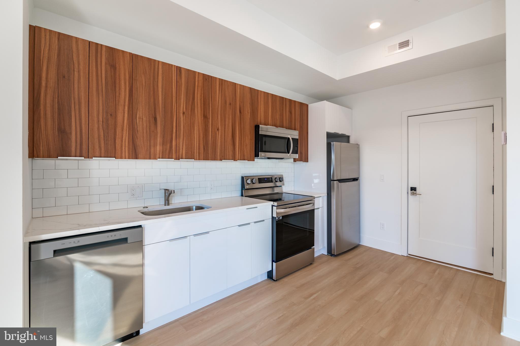 UNIVERSITY CITY - Residential Lease
