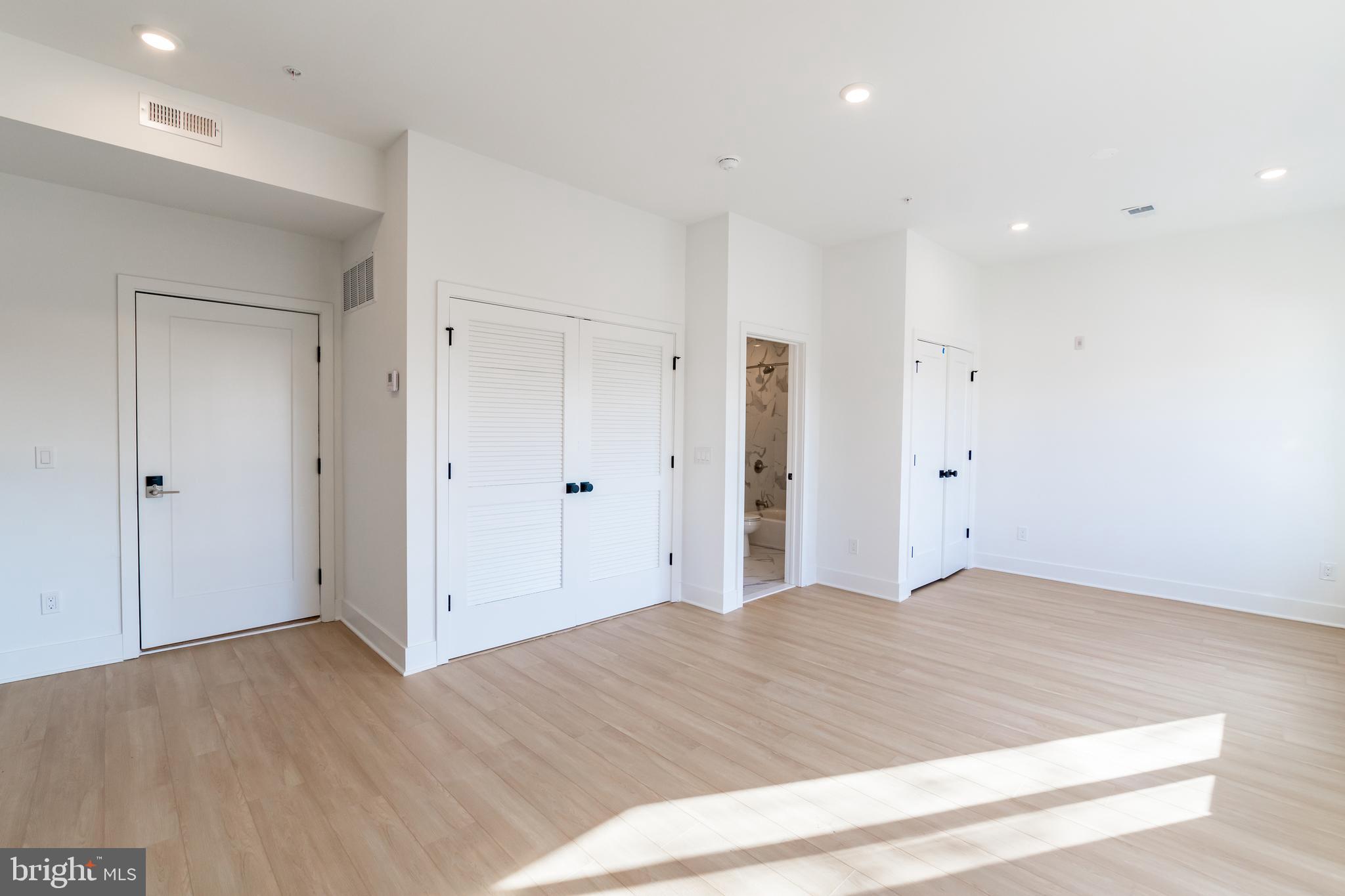 UNIVERSITY CITY - Residential Lease