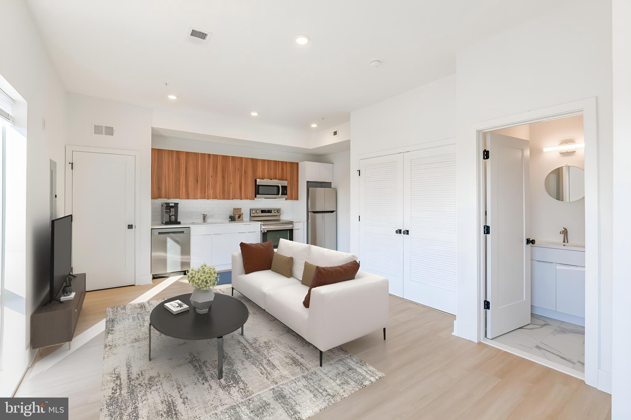 UNIVERSITY CITY - Residential Lease