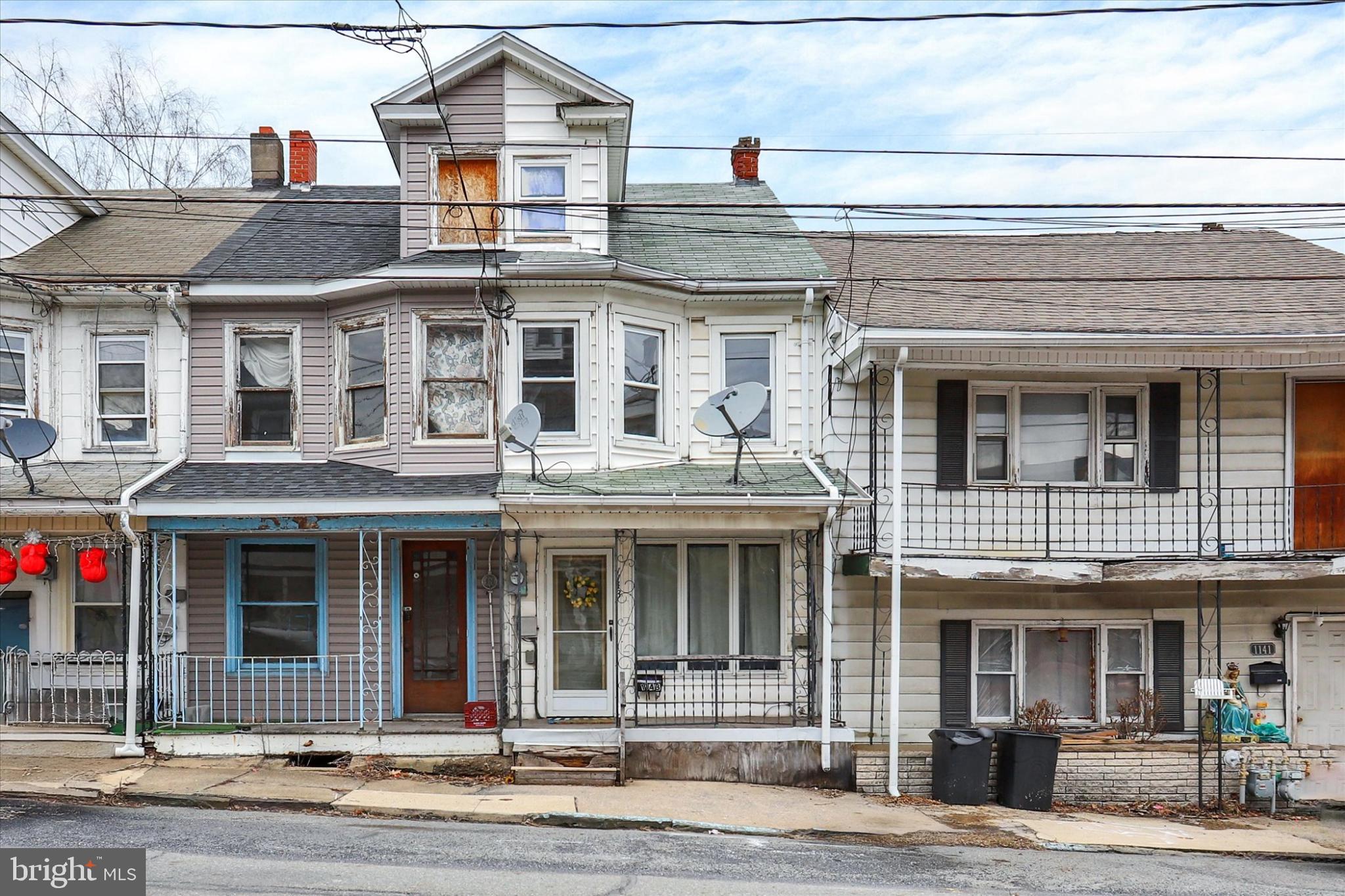 Great investment or flip opportunity!
This 3‑bedroom, 1‑bath home offers solid potential with a functional layout and a finished walkout basement, perfect for added living space or rental flexibility.  This property is ideal for investors looking to renovate, add value, or build a long‑term portfolio piece.
Bring your vision and transform this home into a profitable project or a refreshed residence. Don’t miss this chance to capitalize on a property with huge upside!