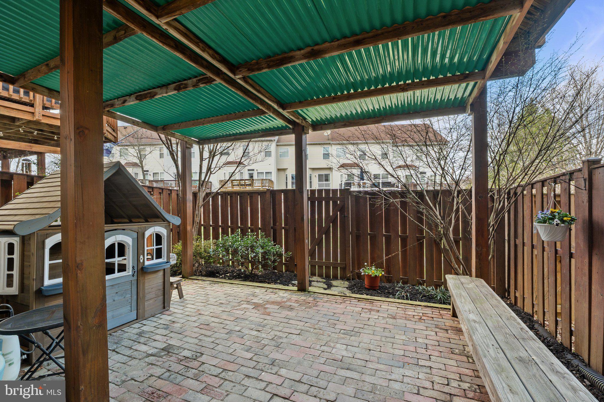 ISLAND CREEK - Residential