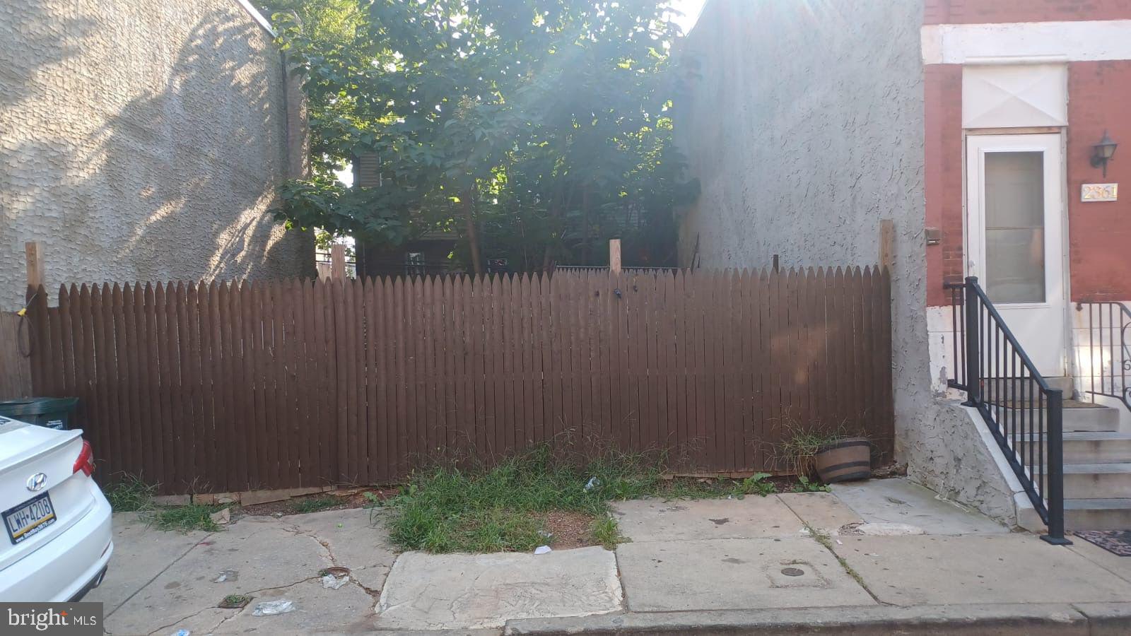 PHILADELPHIA (NORTH) - Land