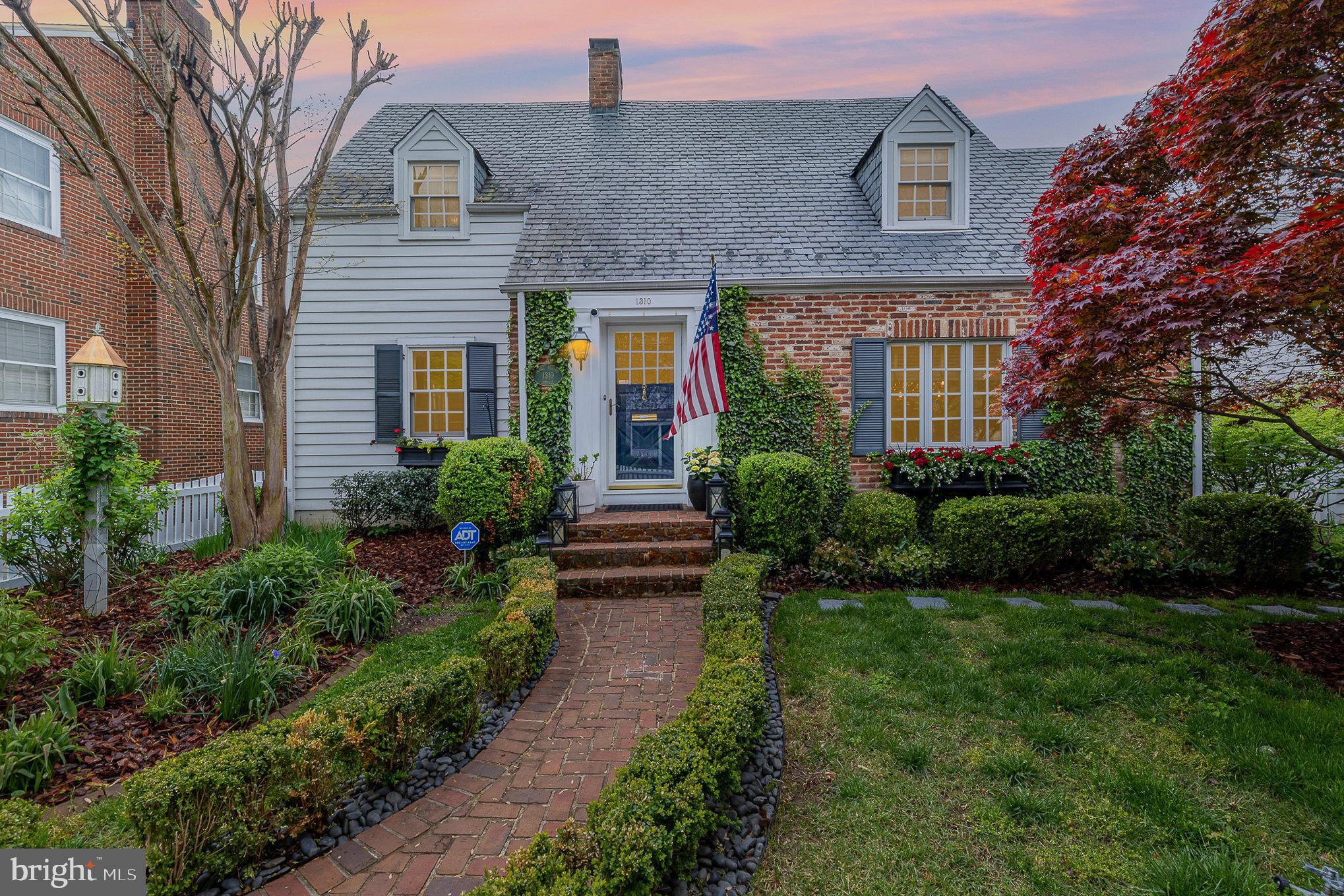 HISTORIC  DOWNTOWN FREDERICKSBURG - Residential